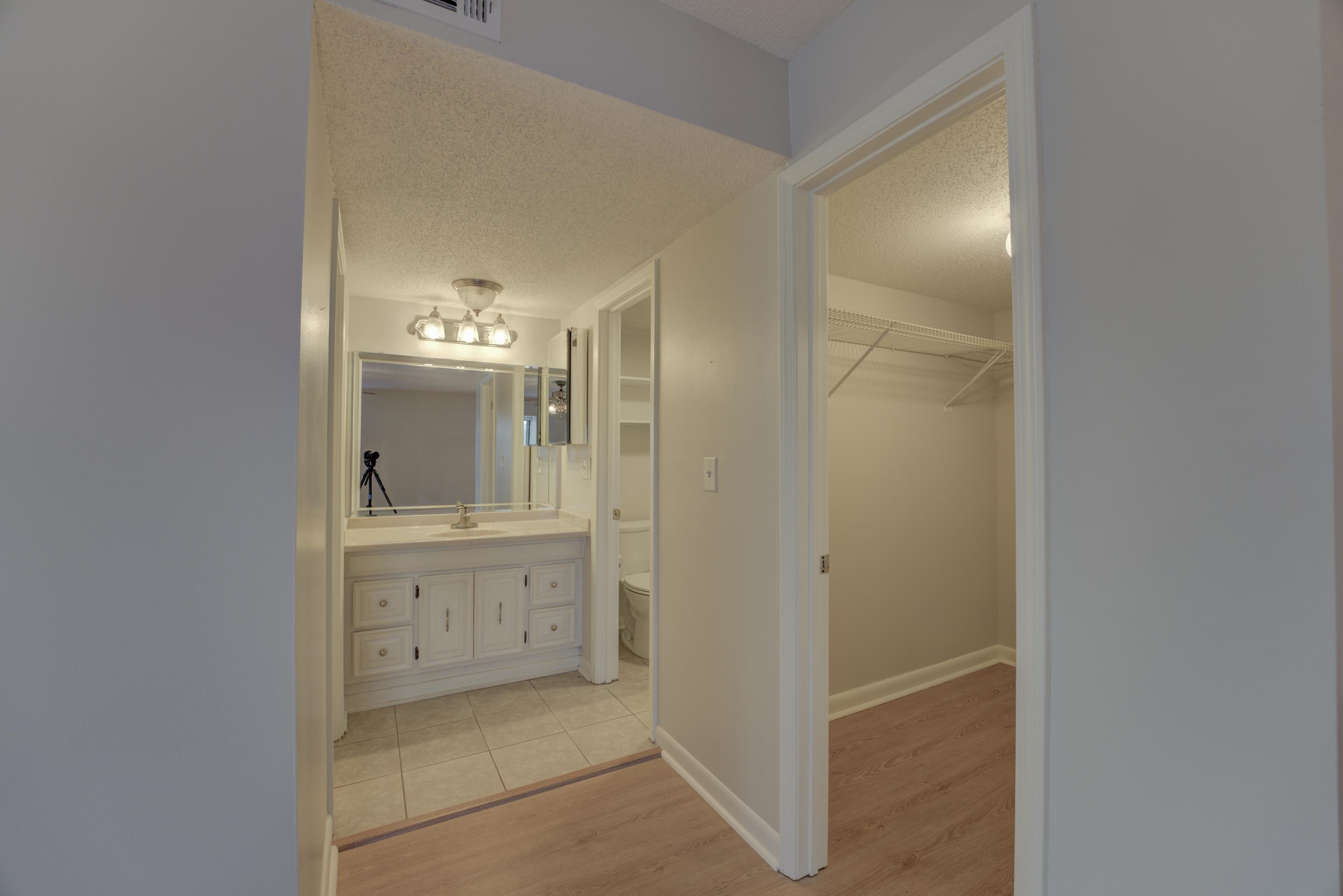 1860 W POPLAR WOODS CIR Unit: 4