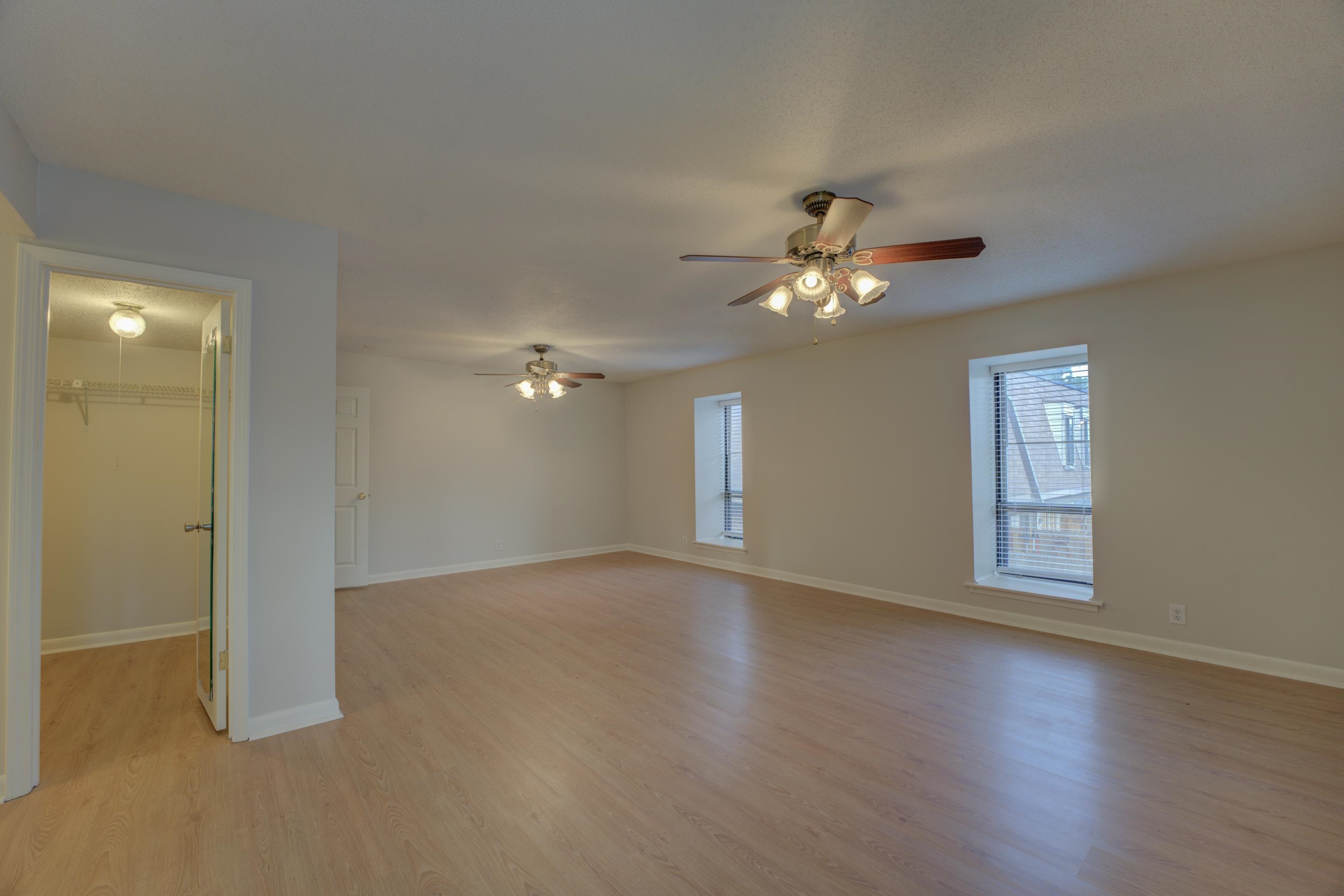 1860 W POPLAR WOODS CIR Unit: 4