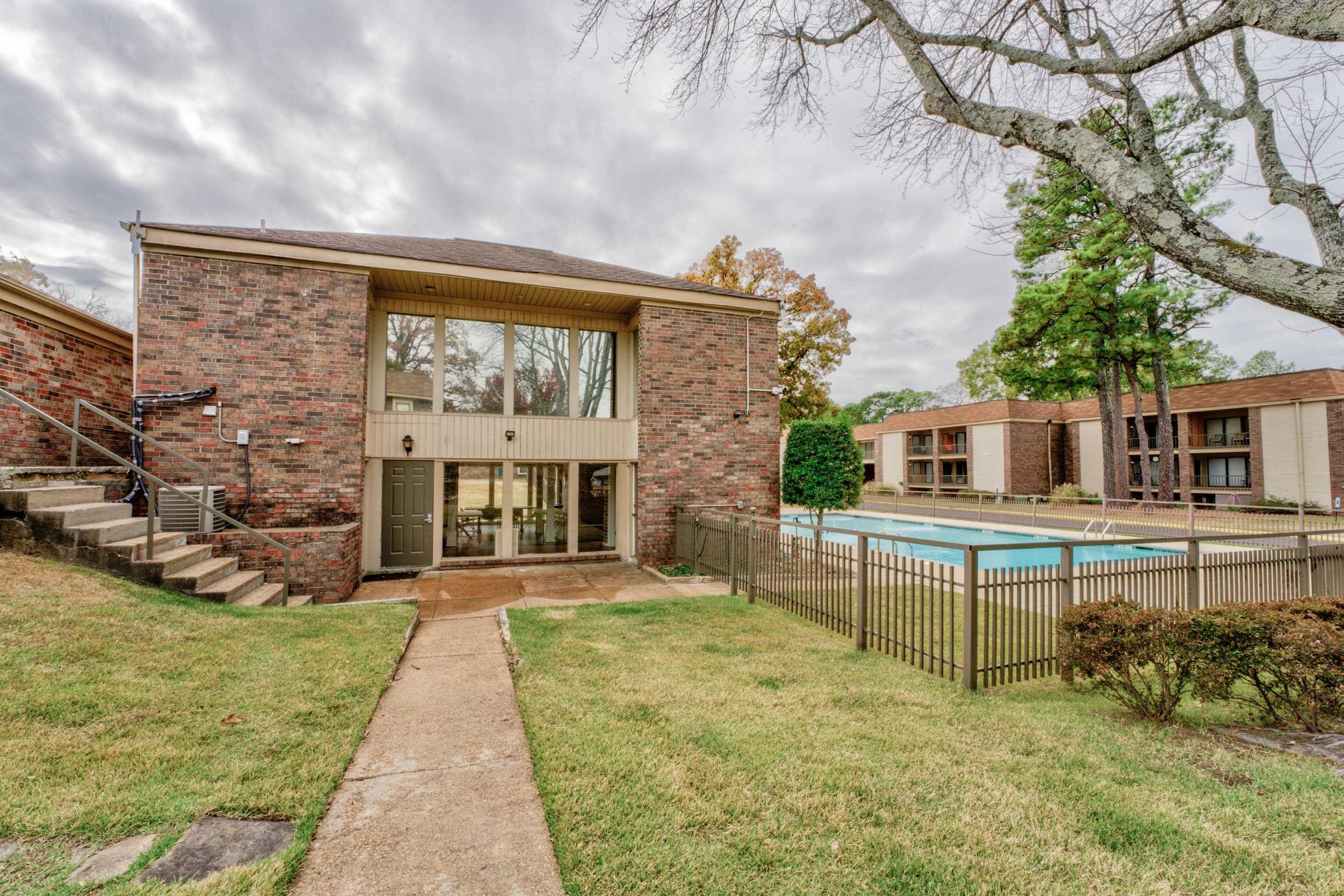 1860 W POPLAR WOODS CIR Unit: 4