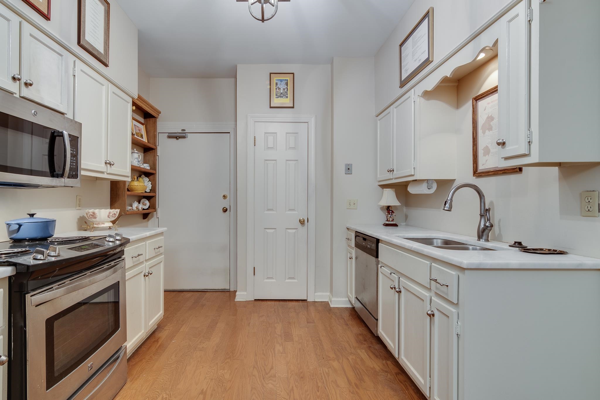 585 S GREER ST Unit: 403