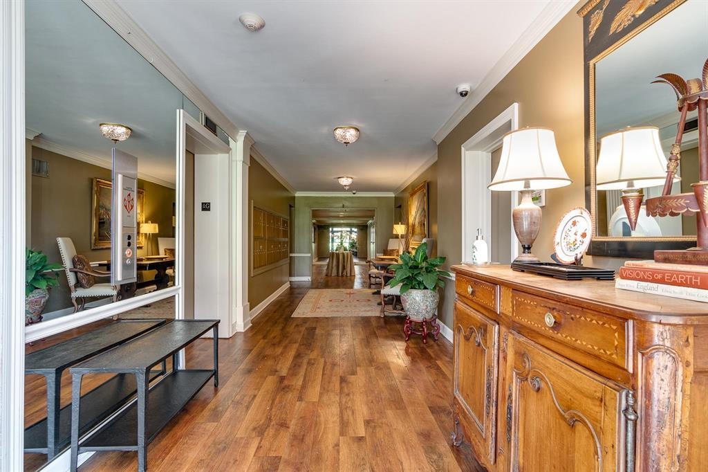 585 S GREER ST Unit: 403