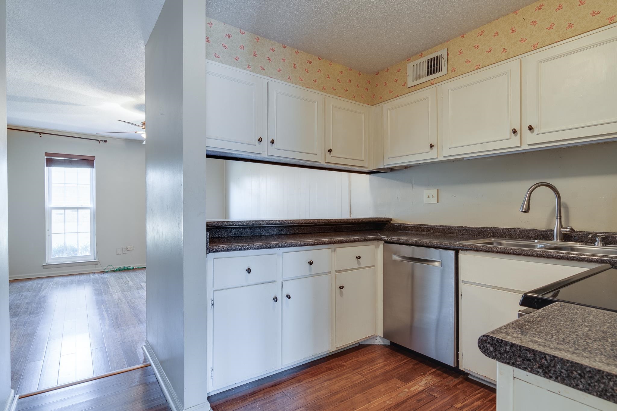 2040 RESTINGTON LN Unit: 2040