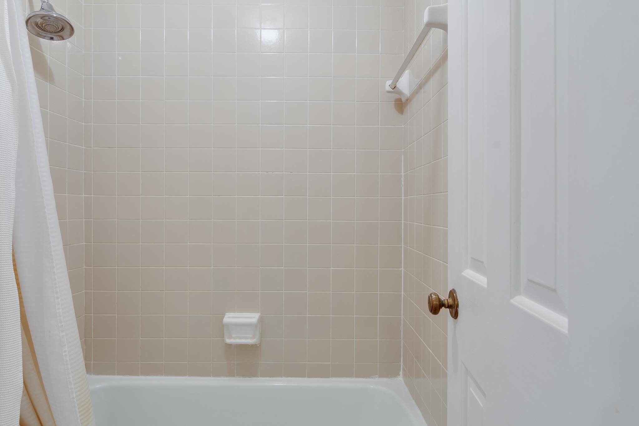 2040 RESTINGTON LN Unit: 2040