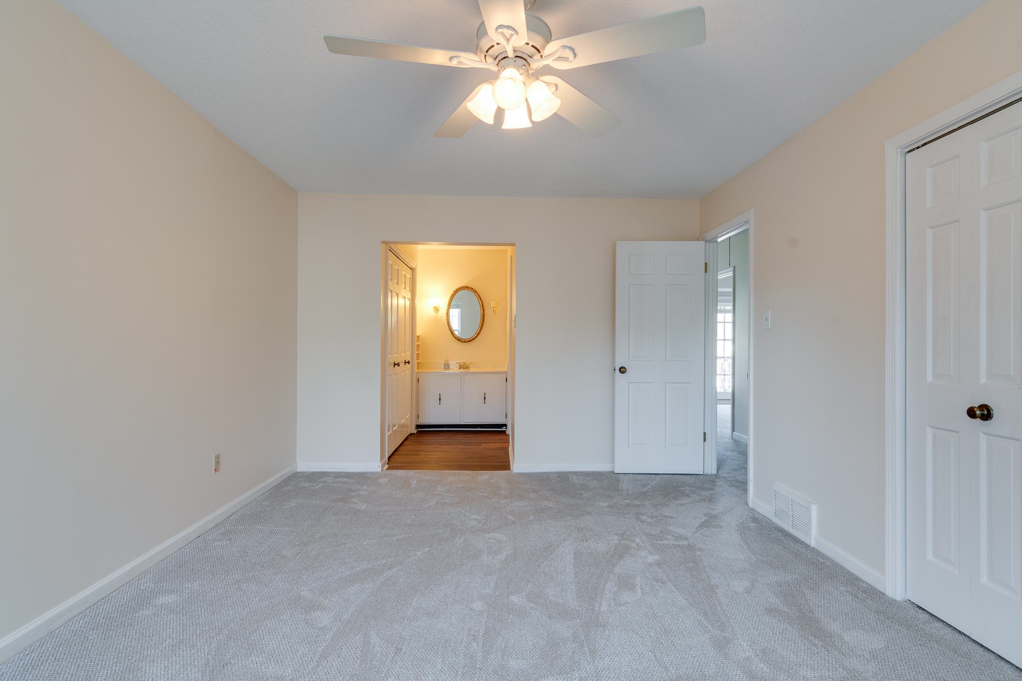 2040 RESTINGTON LN Unit: 2040