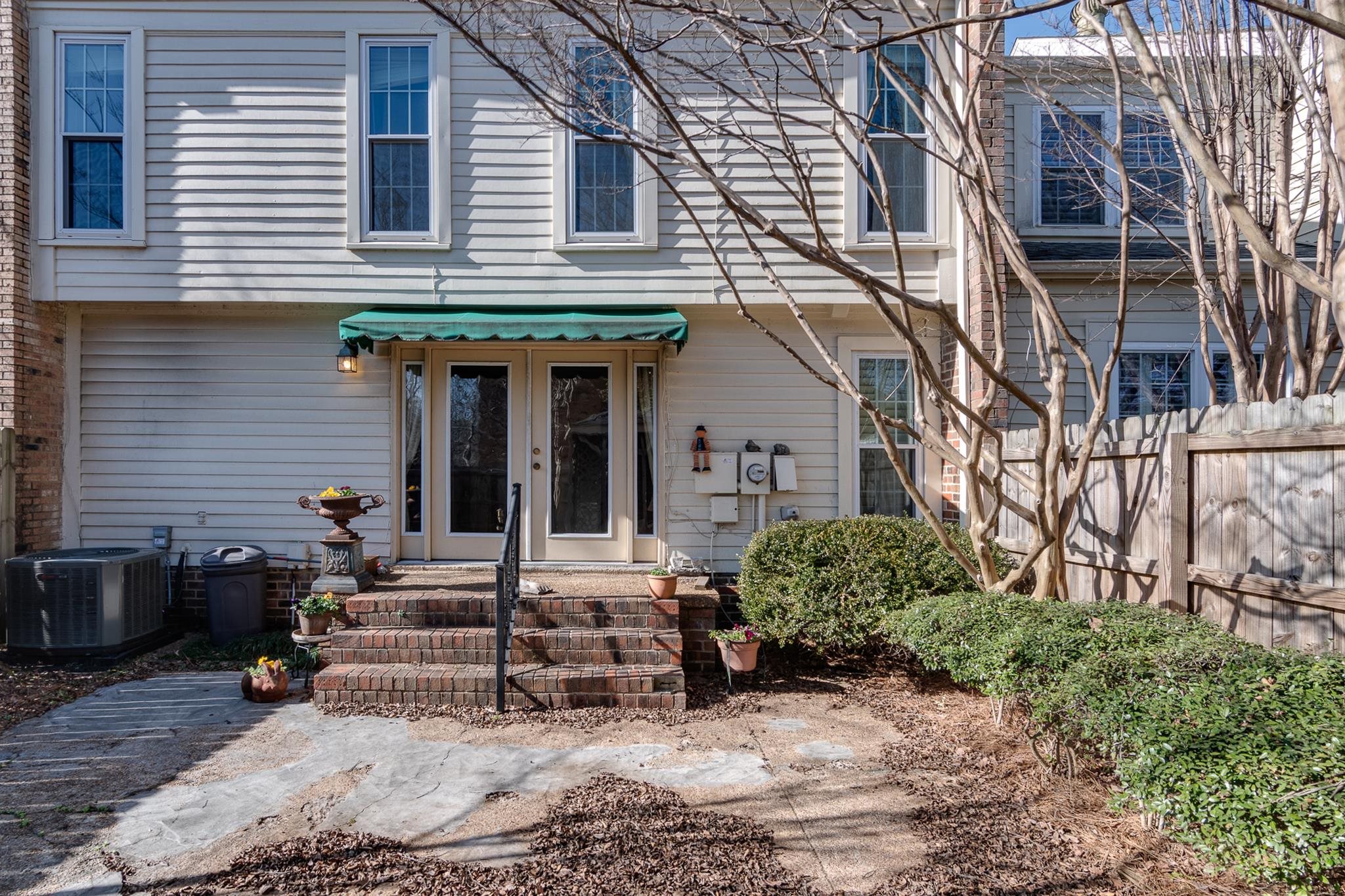 2040 RESTINGTON LN Unit: 2040