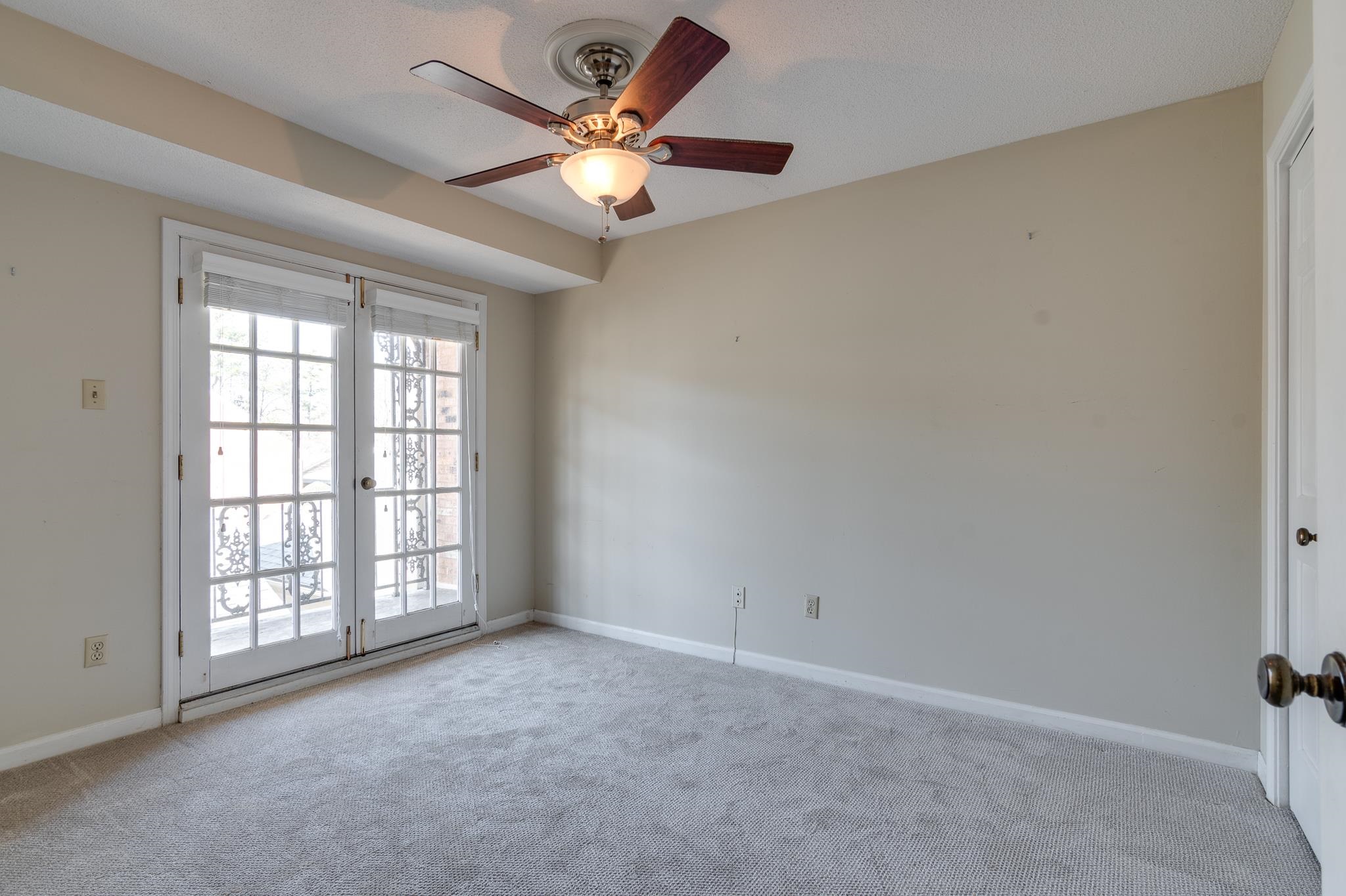 2040 RESTINGTON LN Unit: 2040