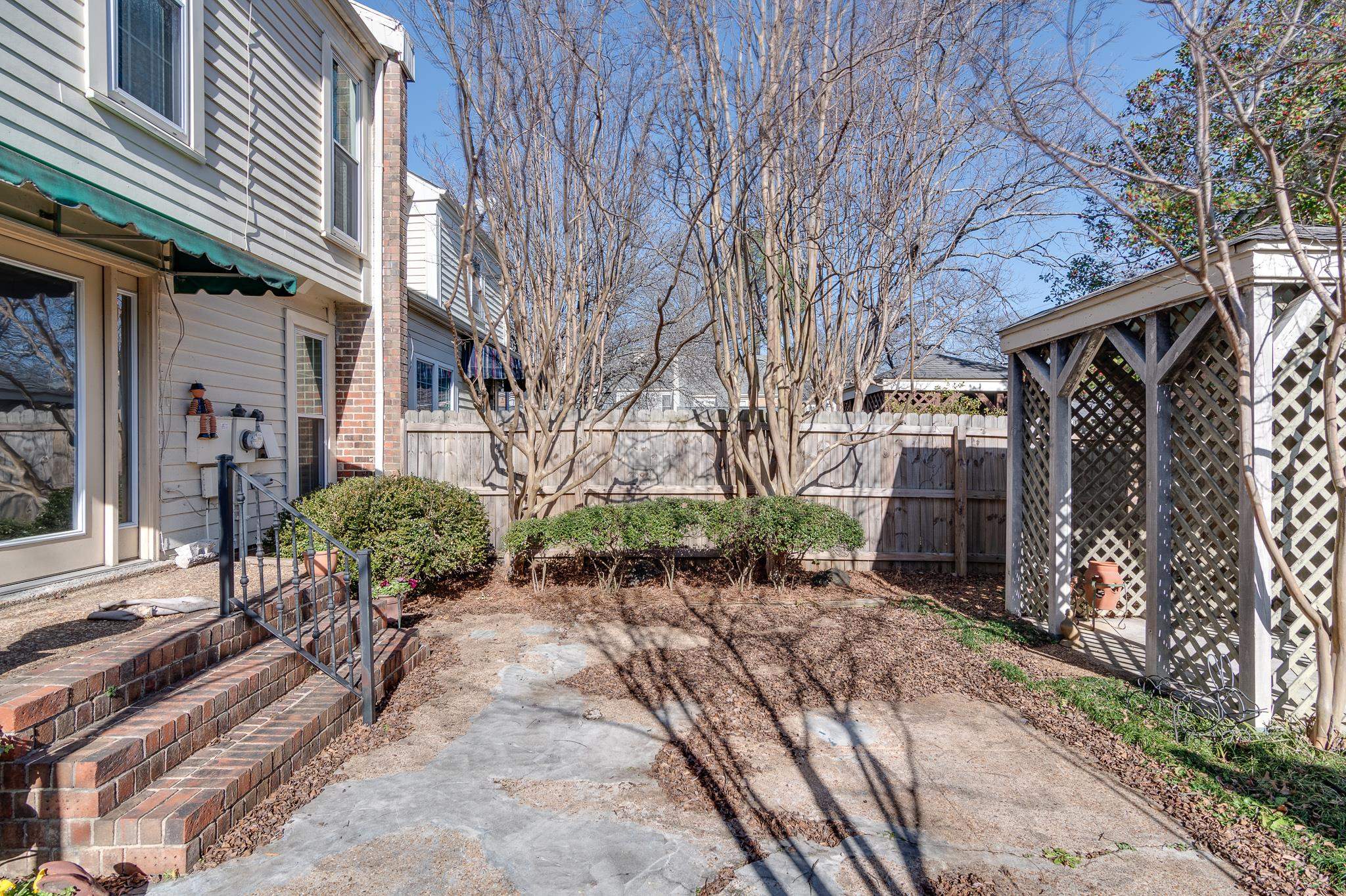 2040 RESTINGTON LN Unit: 2040