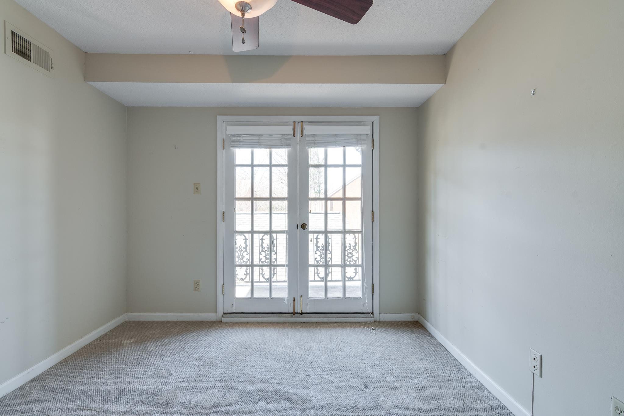 2040 RESTINGTON LN Unit: 2040