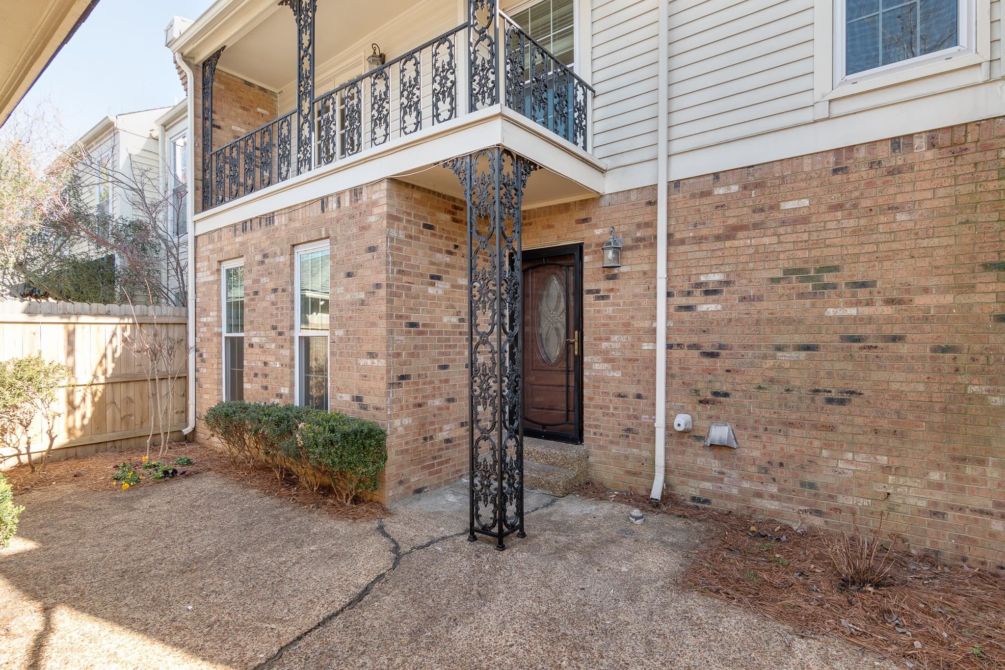 2040 RESTINGTON LN Unit: 2040