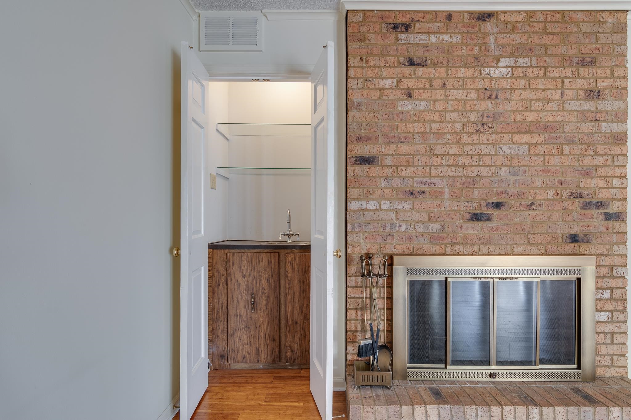 2040 RESTINGTON LN Unit: 2040