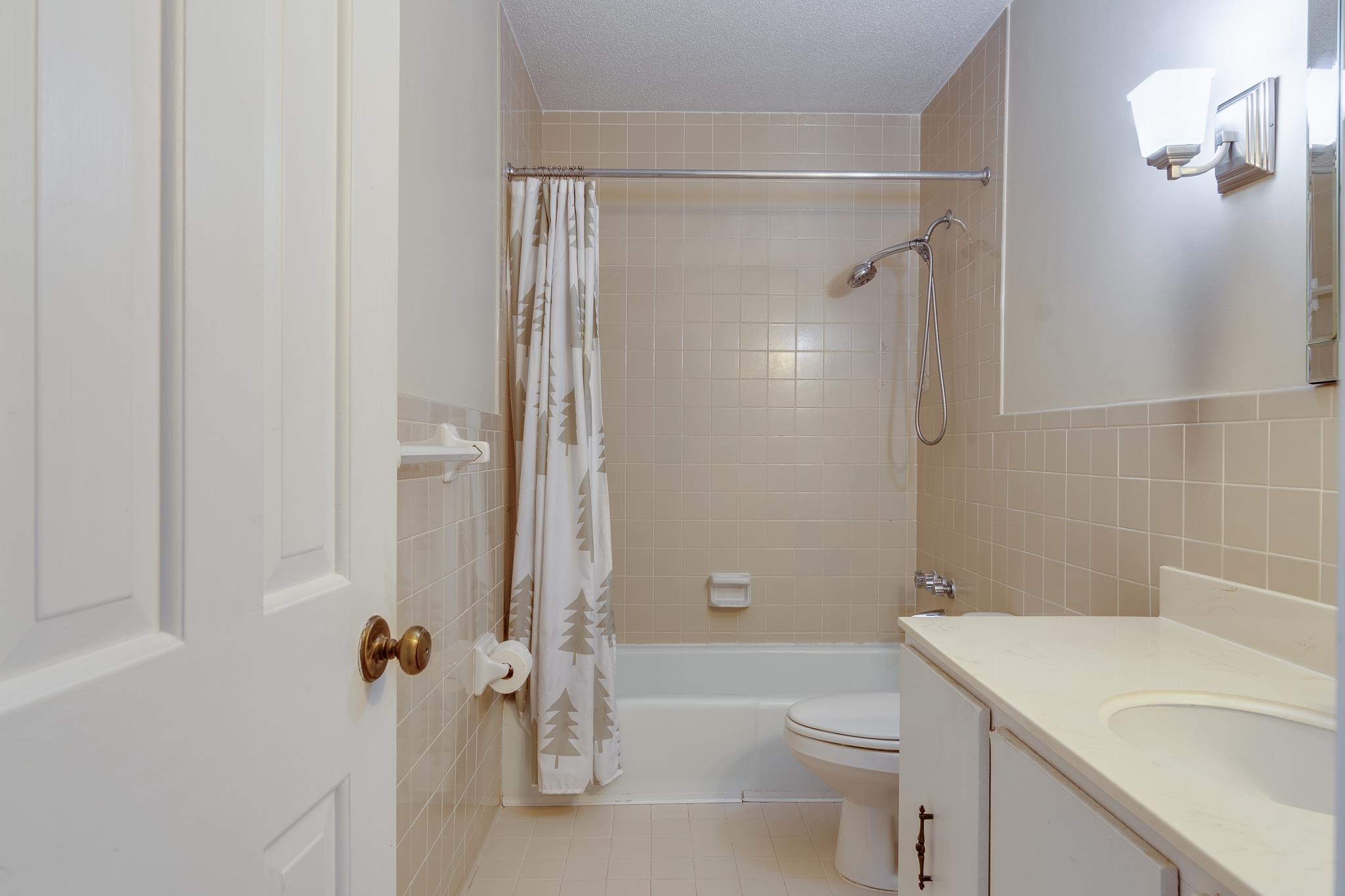 2040 RESTINGTON LN Unit: 2040