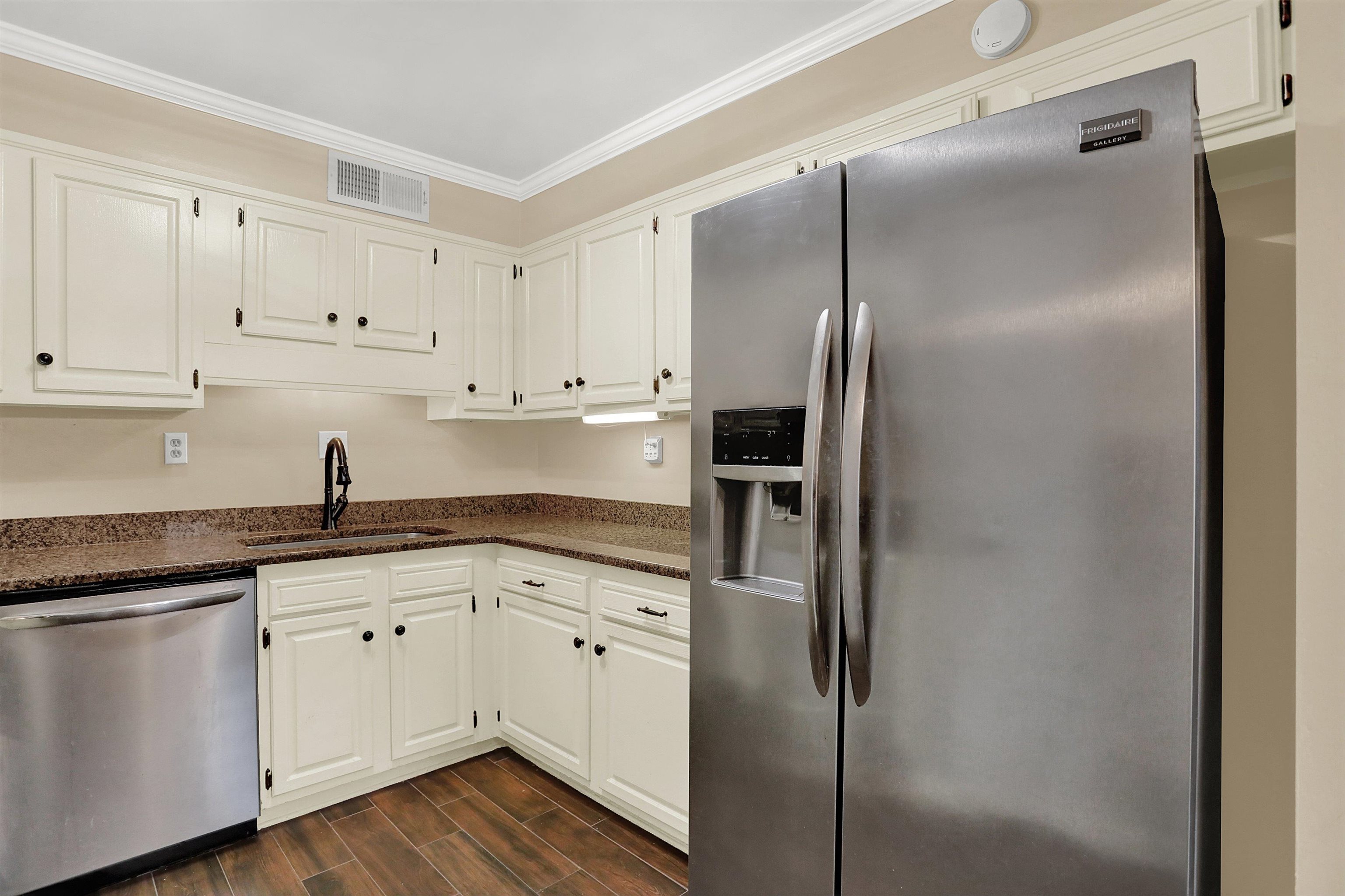 6971 FORDS STATION DR