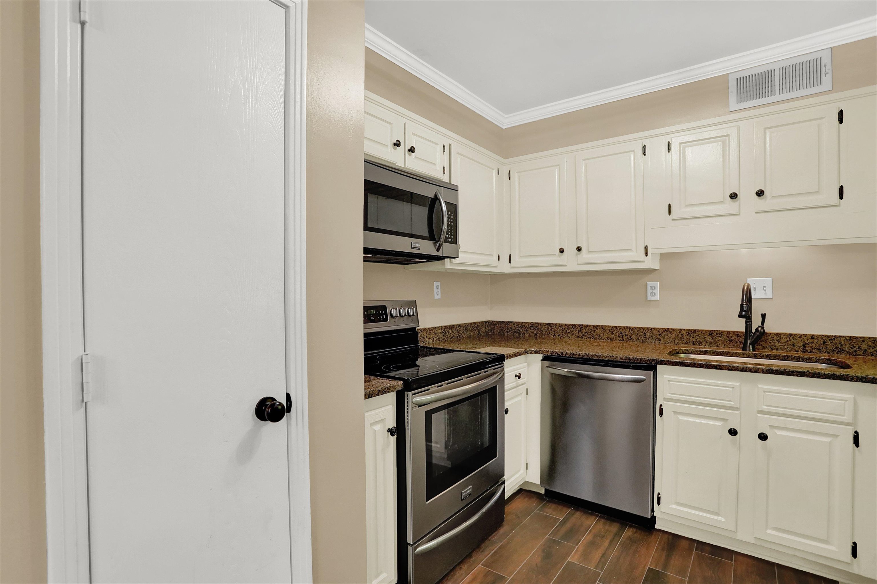 6971 FORDS STATION DR