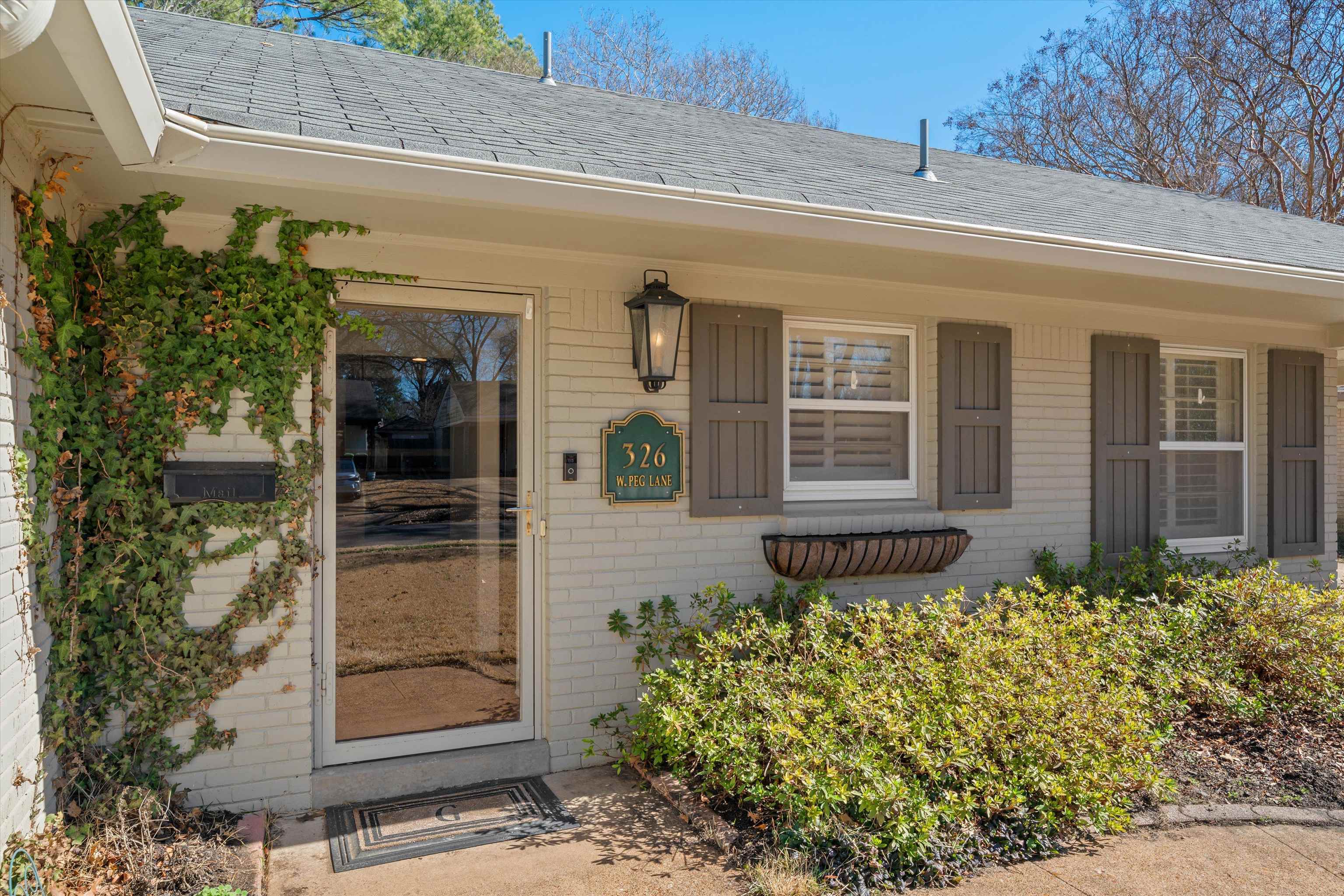 326 W PEG LN