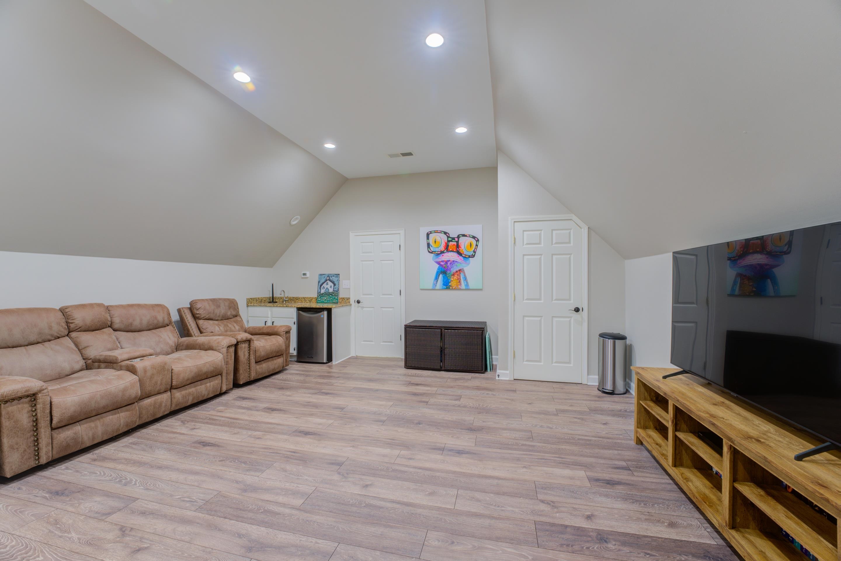 2165 LATTING HILLS CV