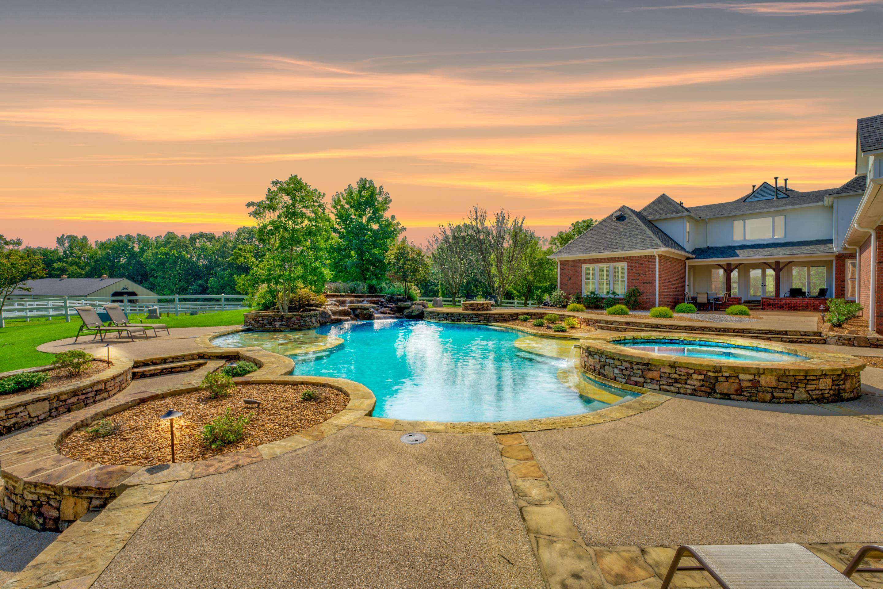 2165 LATTING HILLS CV