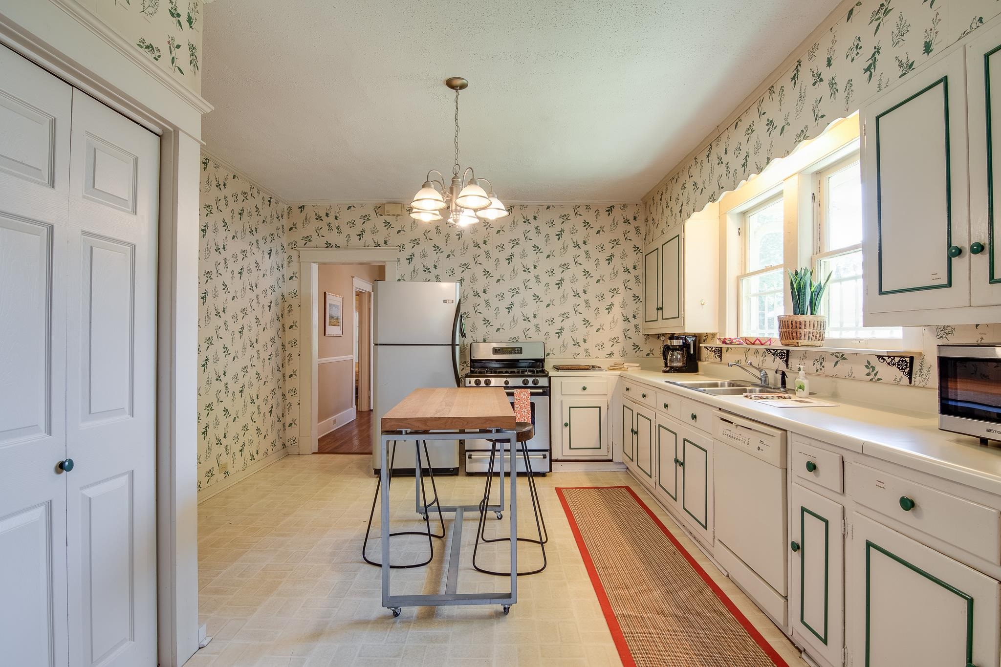 1766 EASTMORELAND AVE