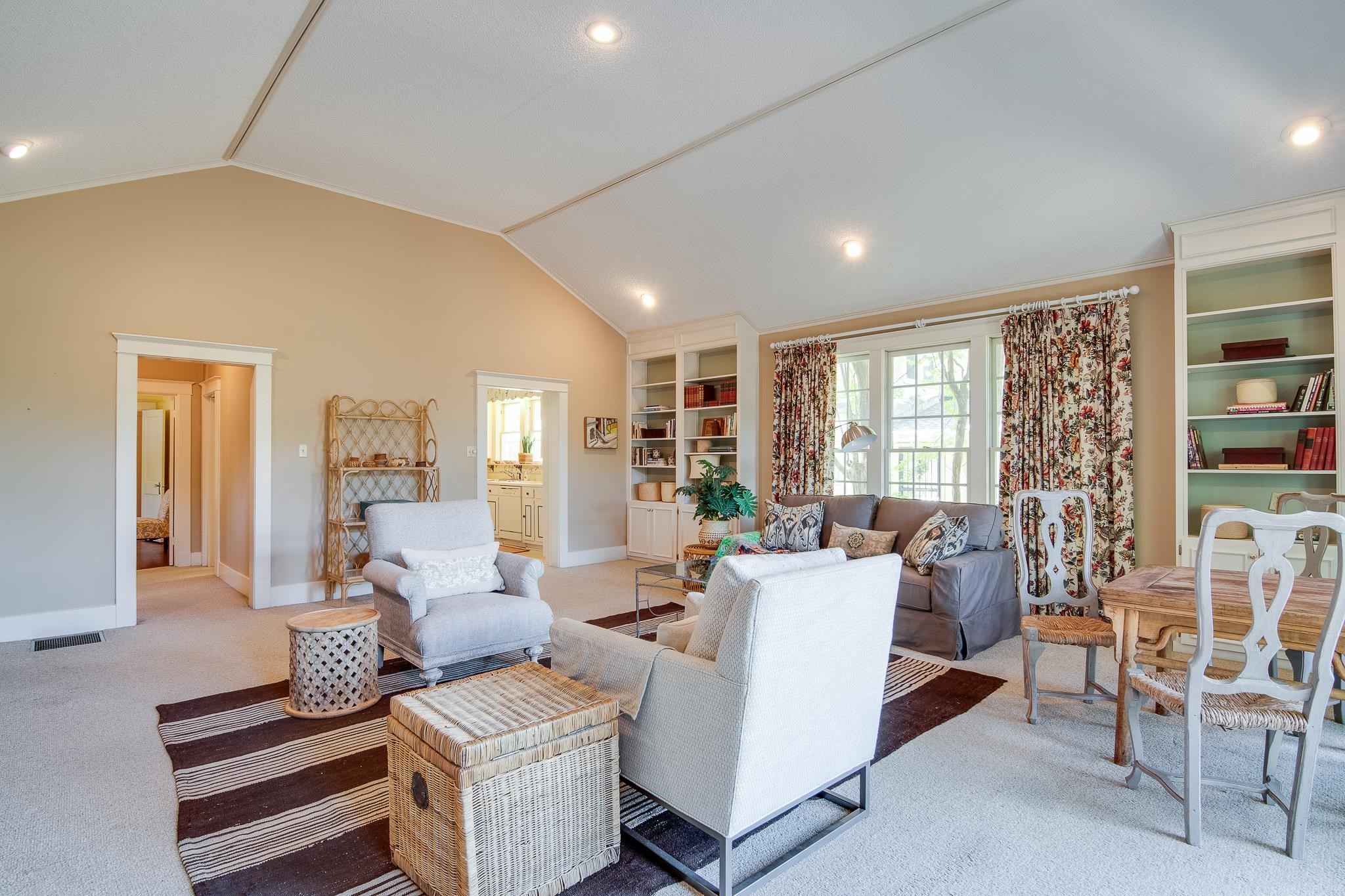 1766 EASTMORELAND AVE