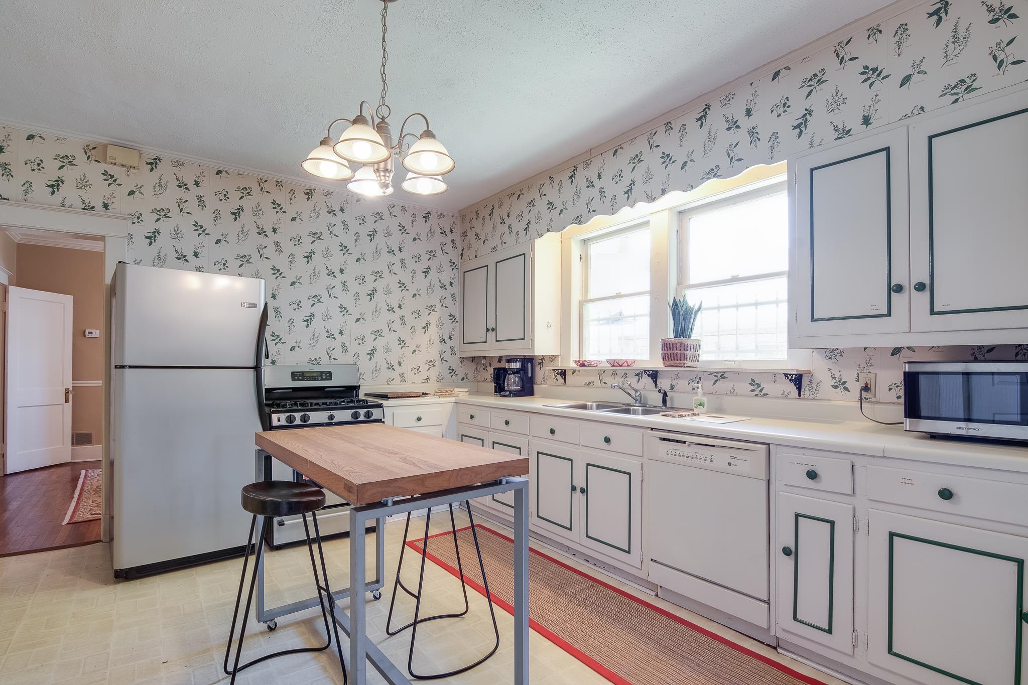 1766 EASTMORELAND AVE