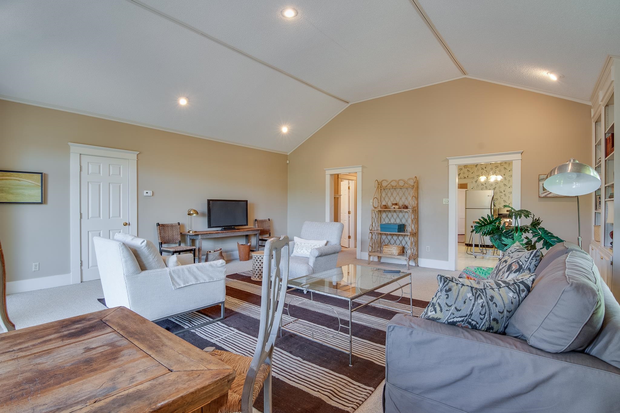 1766 EASTMORELAND AVE