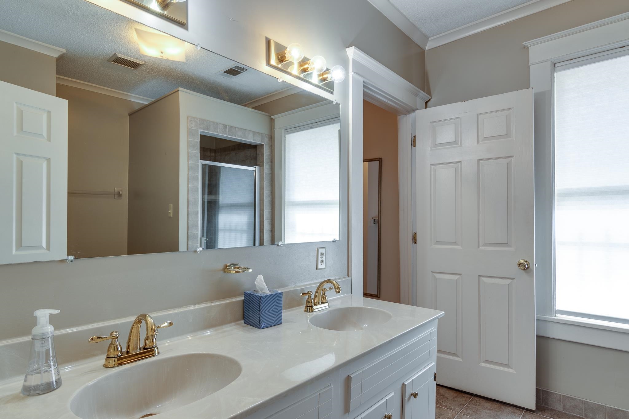 1766 EASTMORELAND AVE