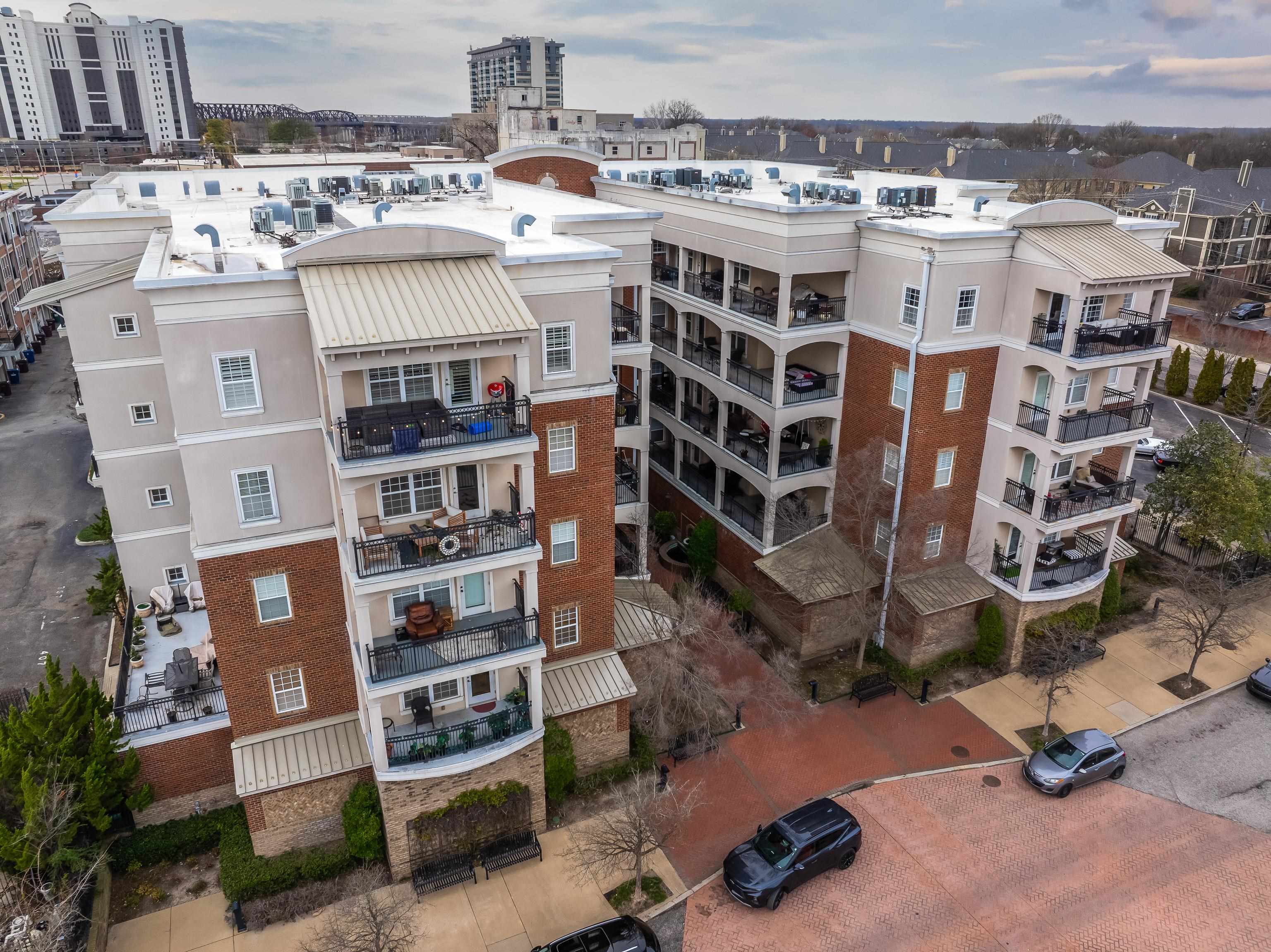 665 TENNESSEE ST Unit: 305