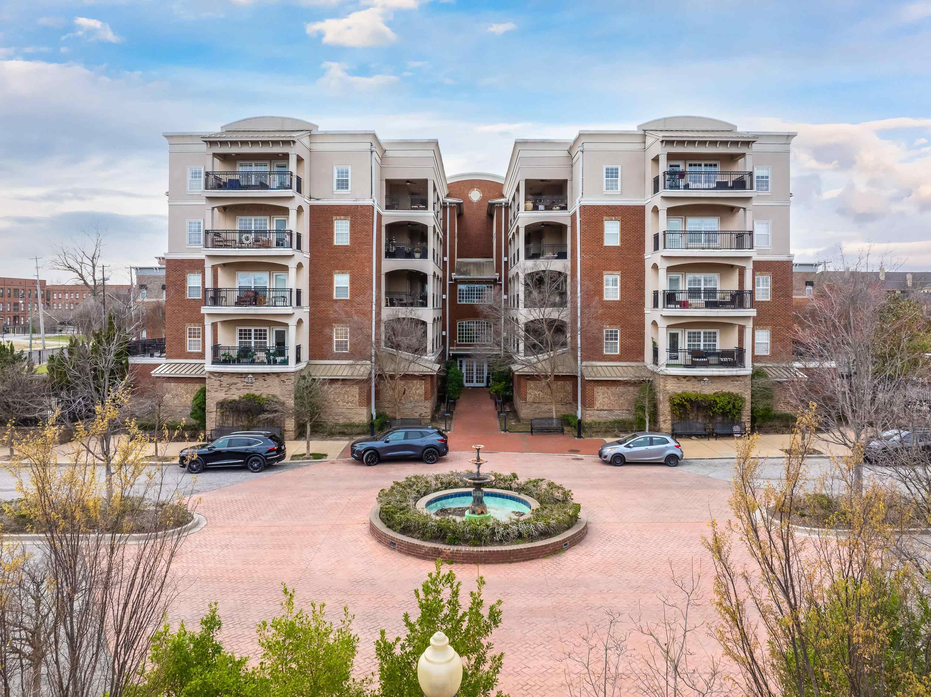 665 TENNESSEE ST Unit: 305