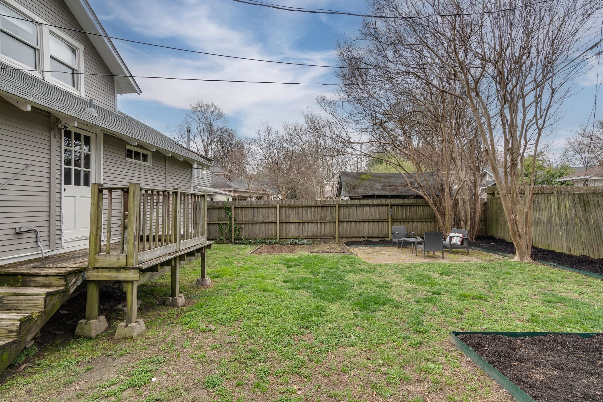 1641 LINDEN AVE