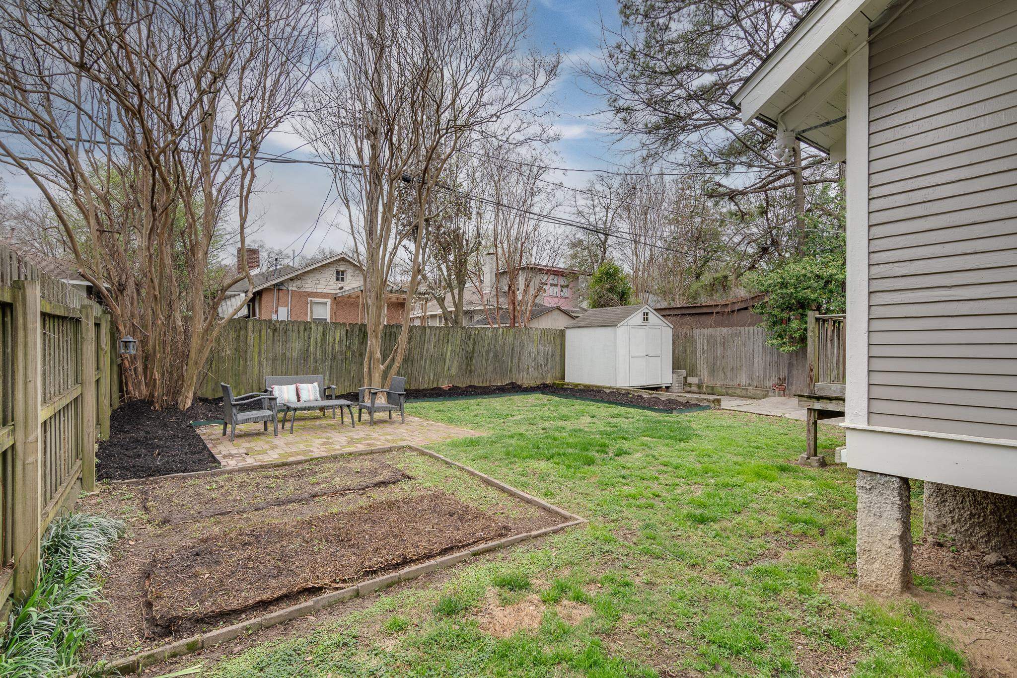 1641 LINDEN AVE