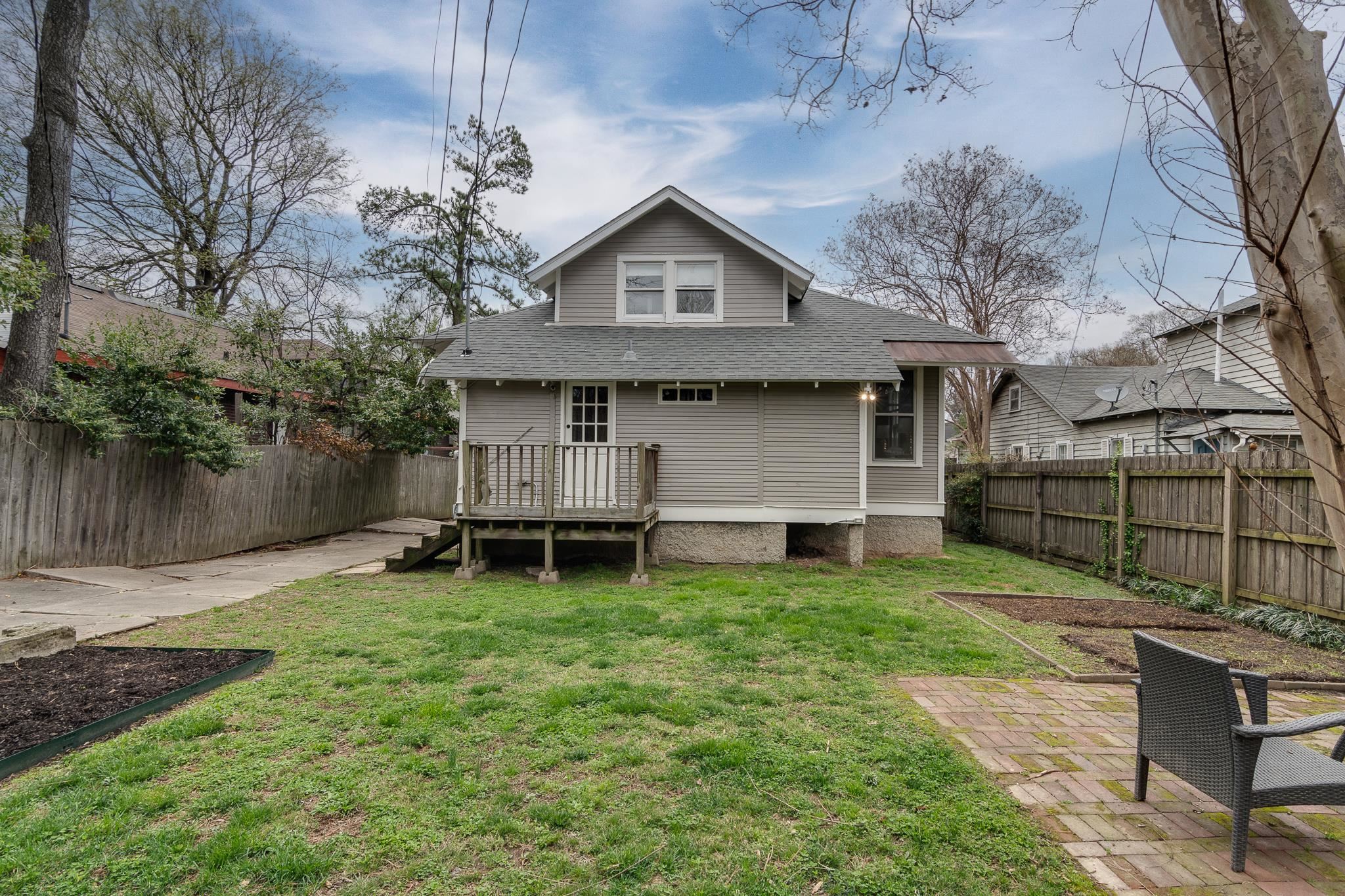 1641 LINDEN AVE
