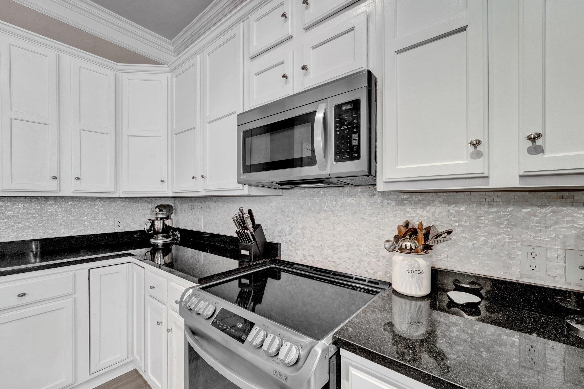 680 HARBOR BEND DR Unit: 107