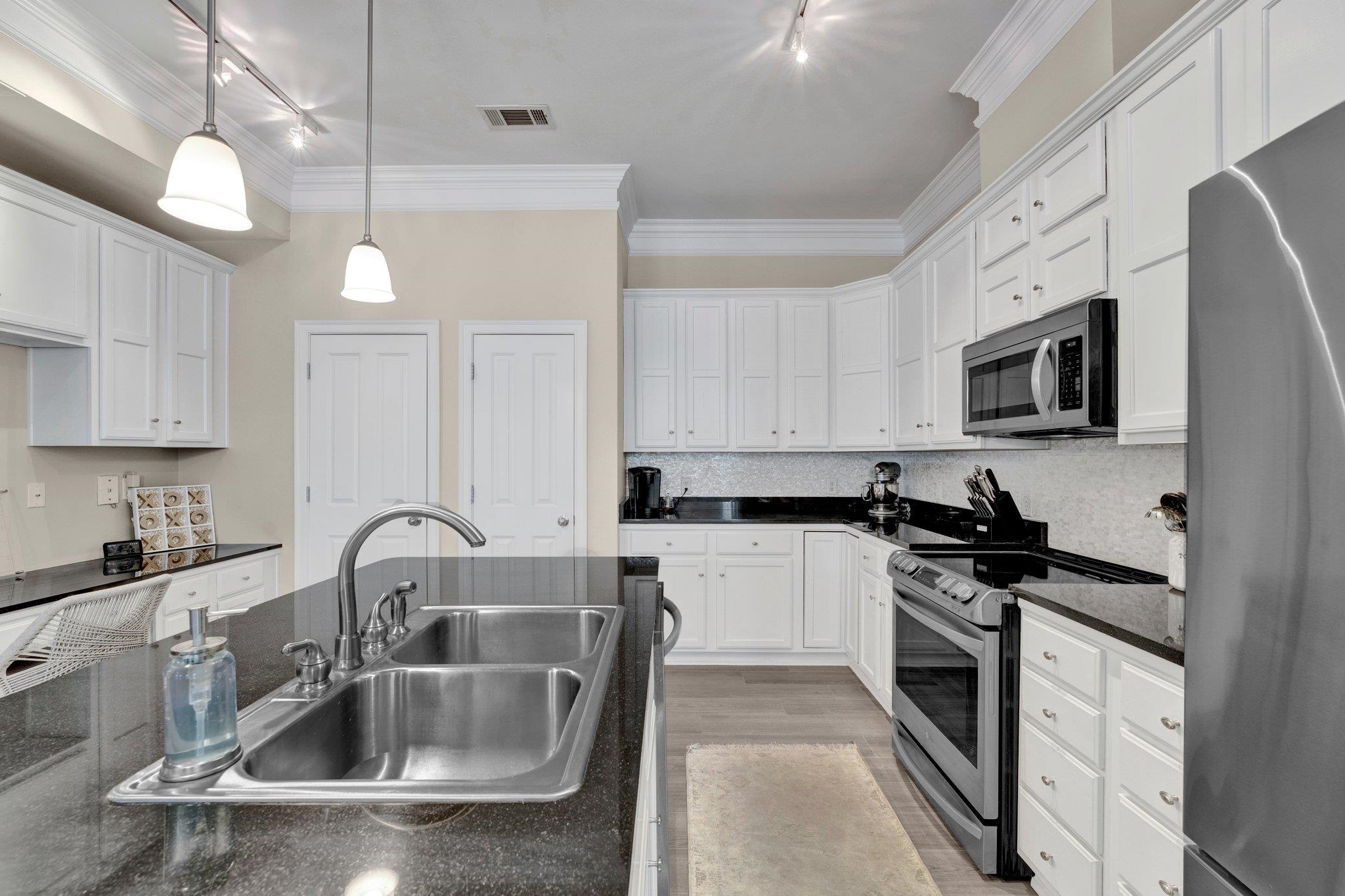 680 HARBOR BEND DR Unit: 107