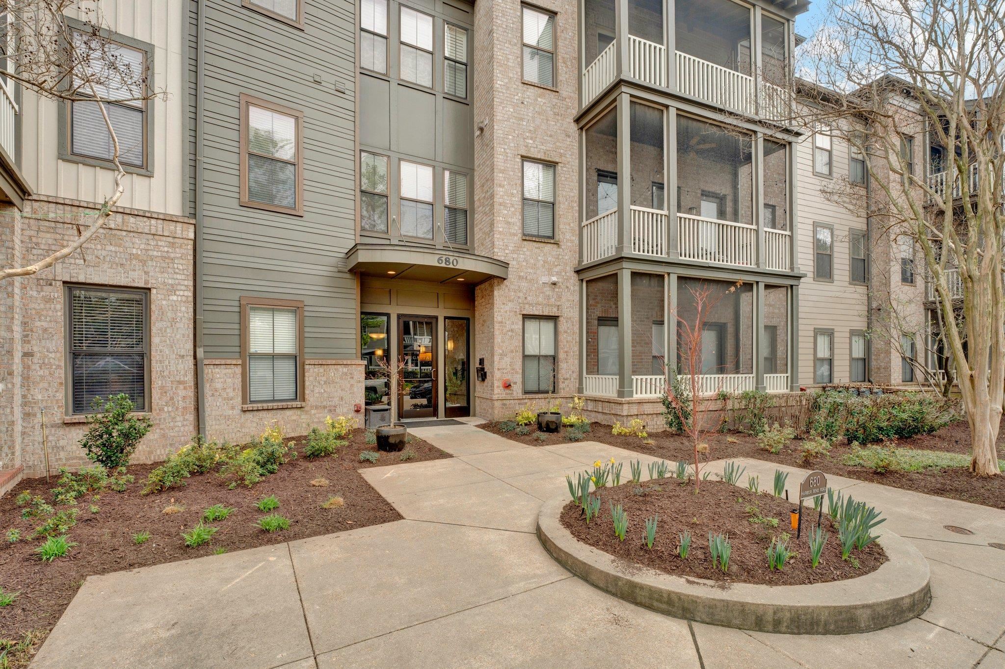 680 HARBOR BEND DR Unit: 107