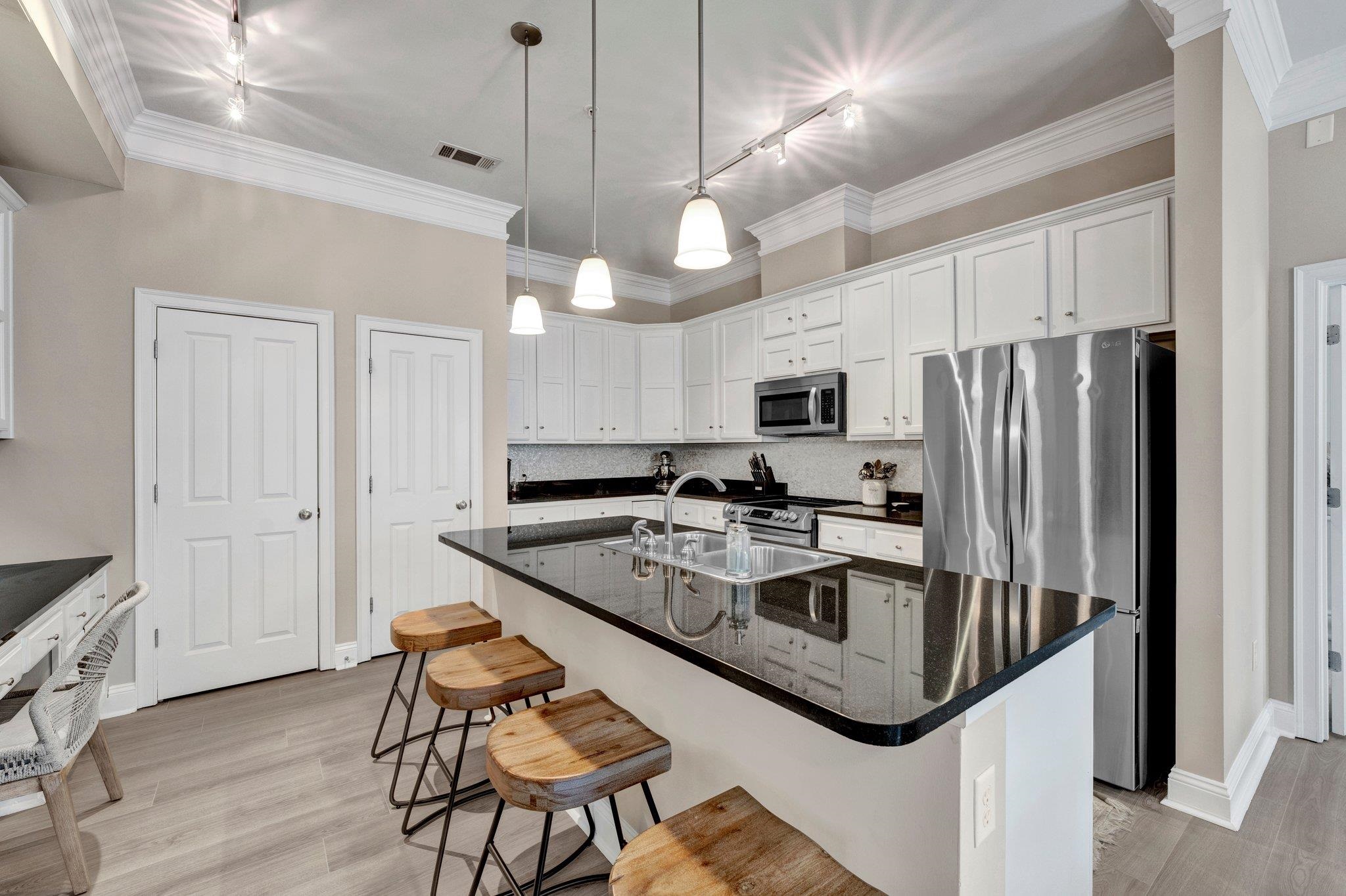 680 HARBOR BEND DR Unit: 107