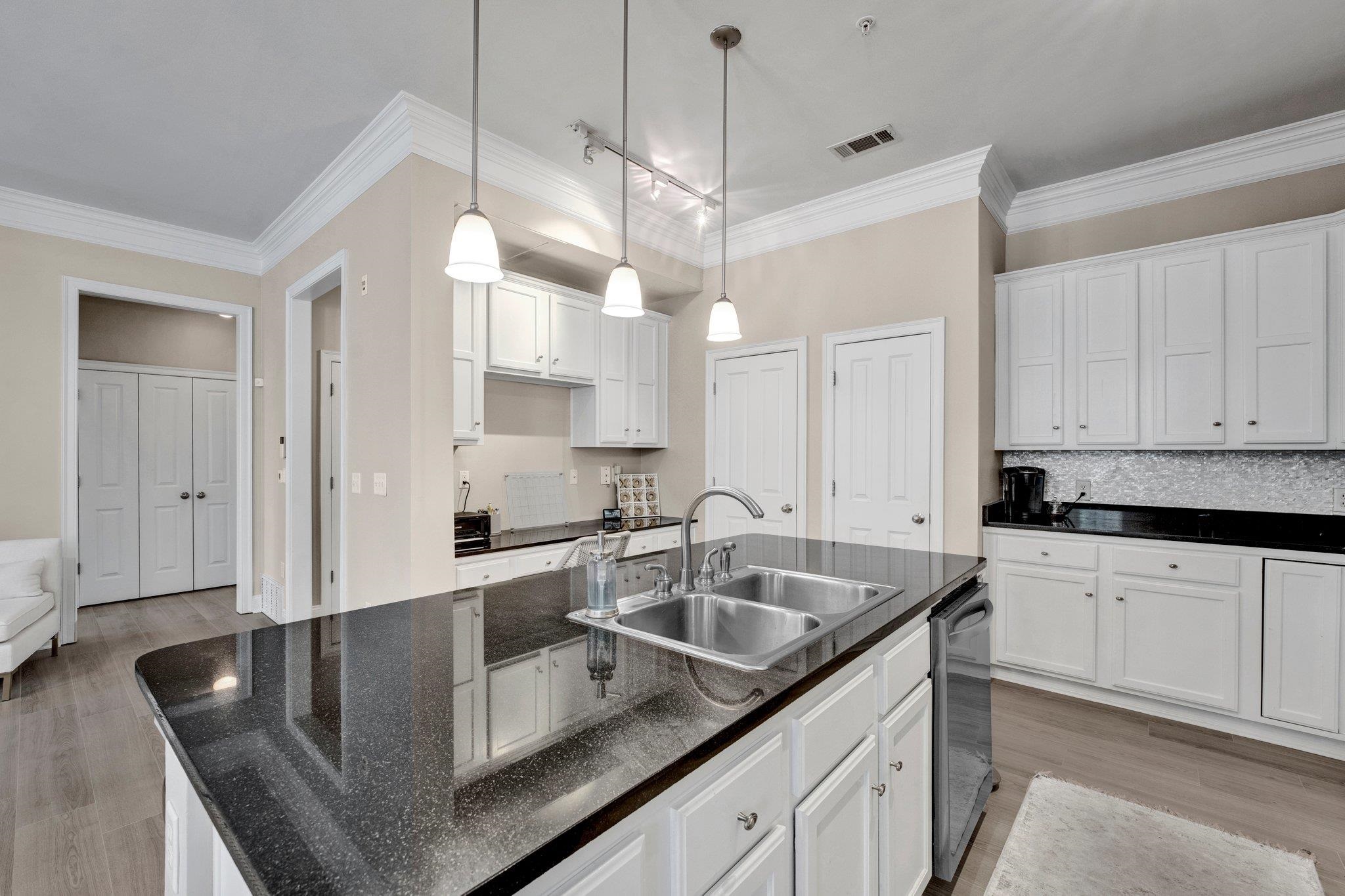 680 HARBOR BEND DR Unit: 107