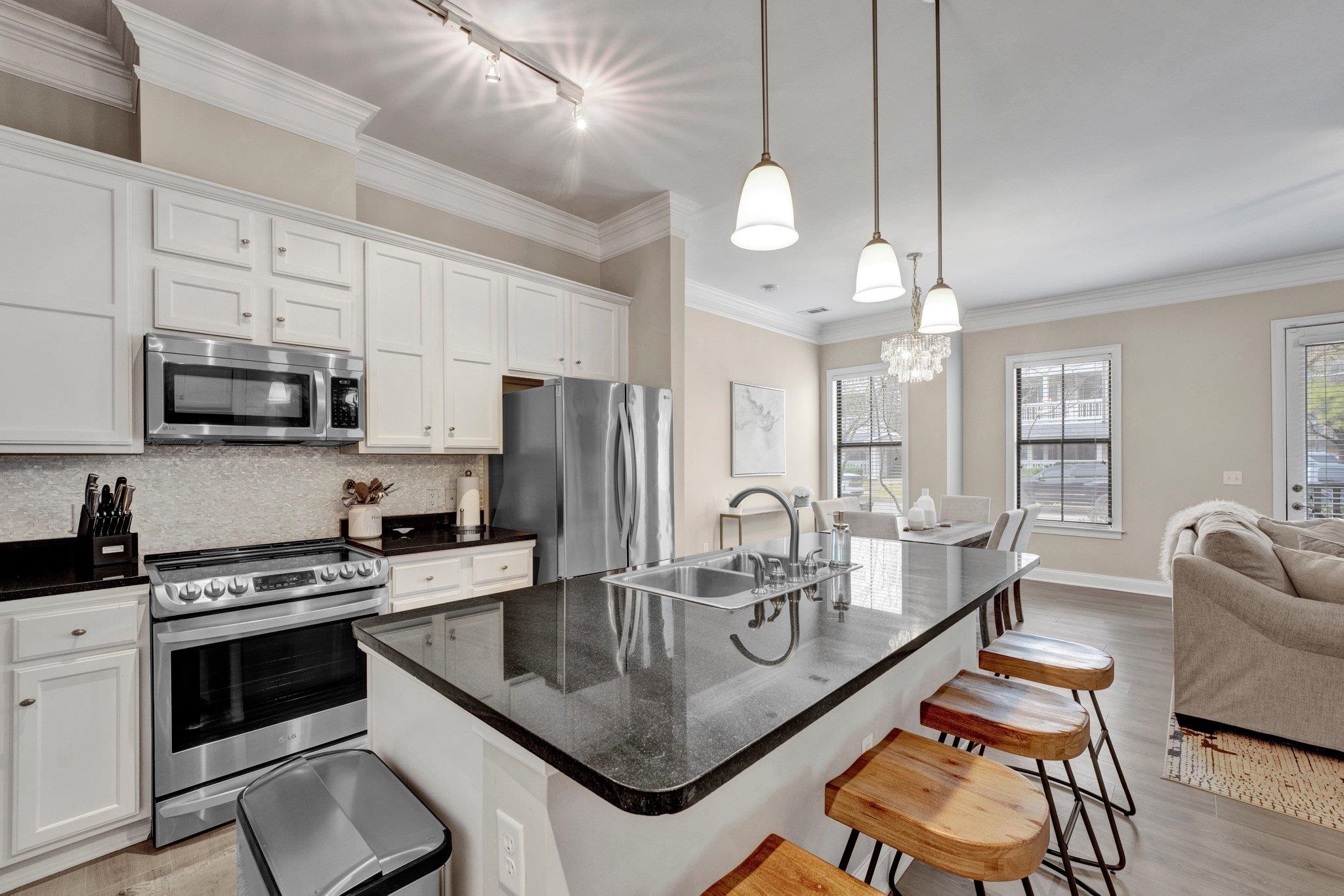 680 HARBOR BEND DR Unit: 107