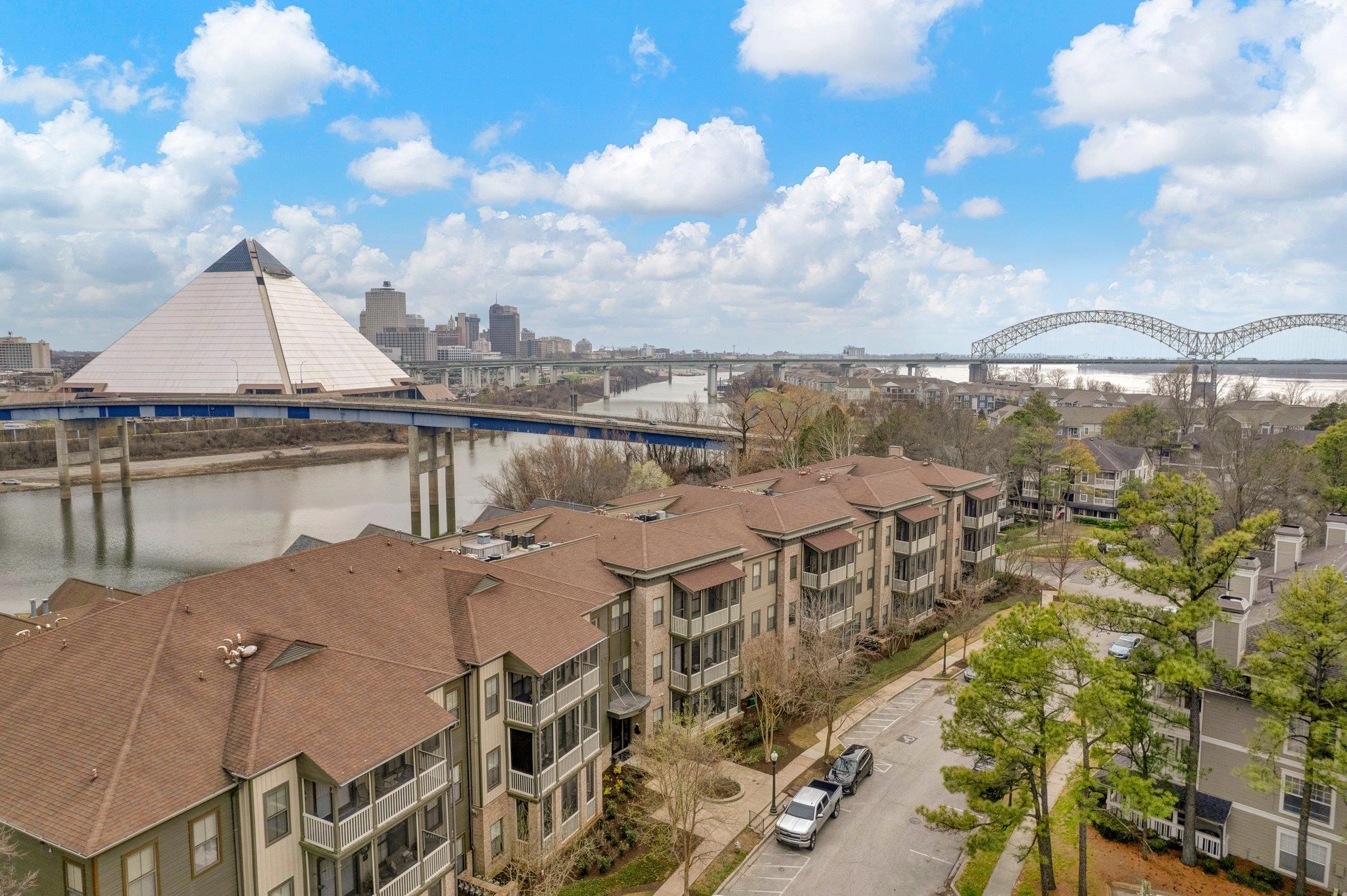 680 HARBOR BEND DR Unit: 107
