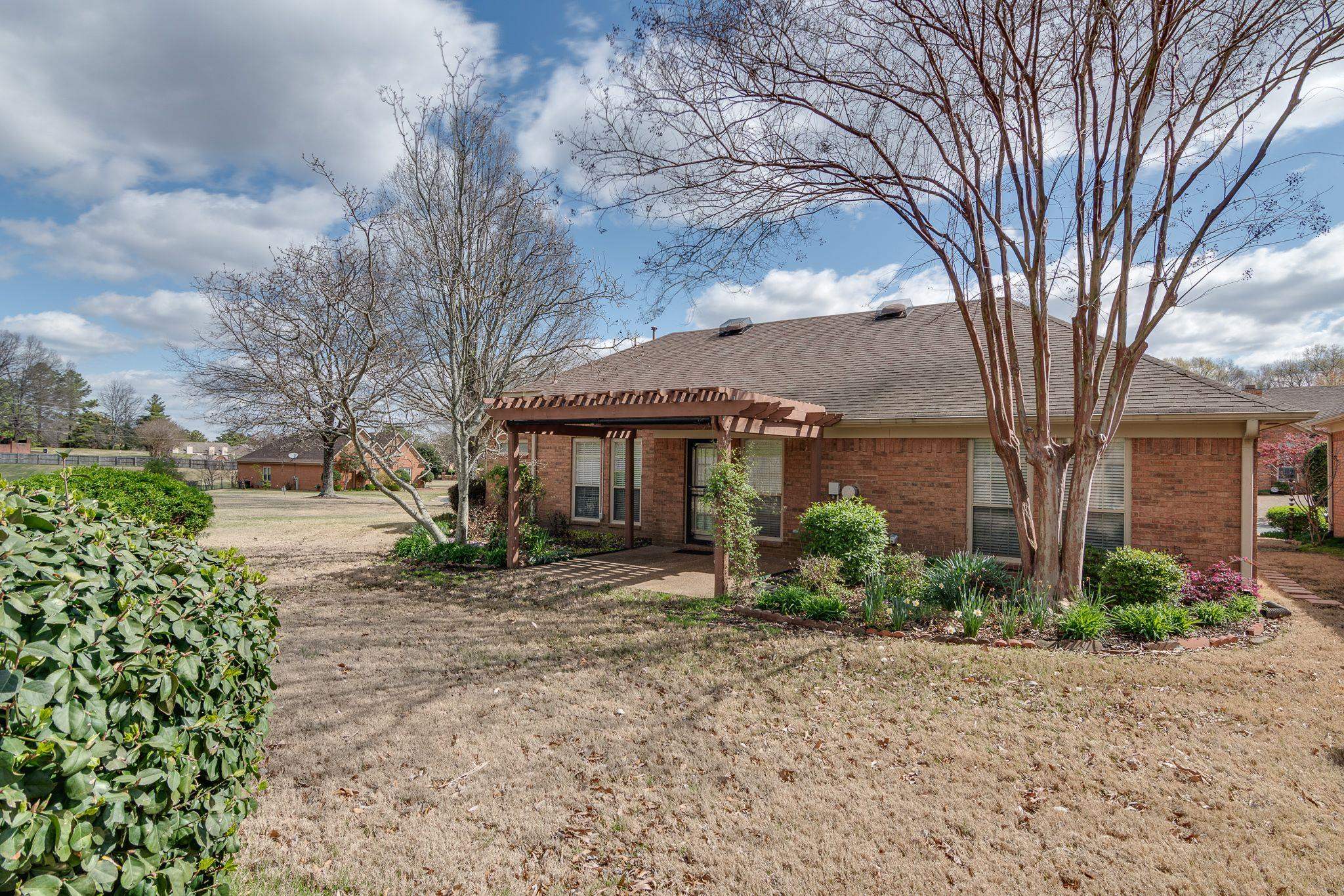 1891 W PHEASANT ACRES LN