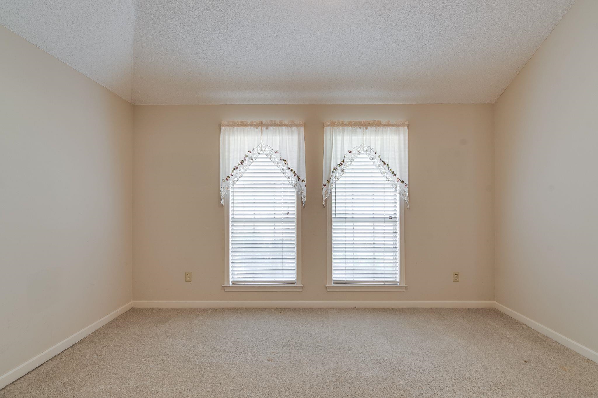 1891 W PHEASANT ACRES LN