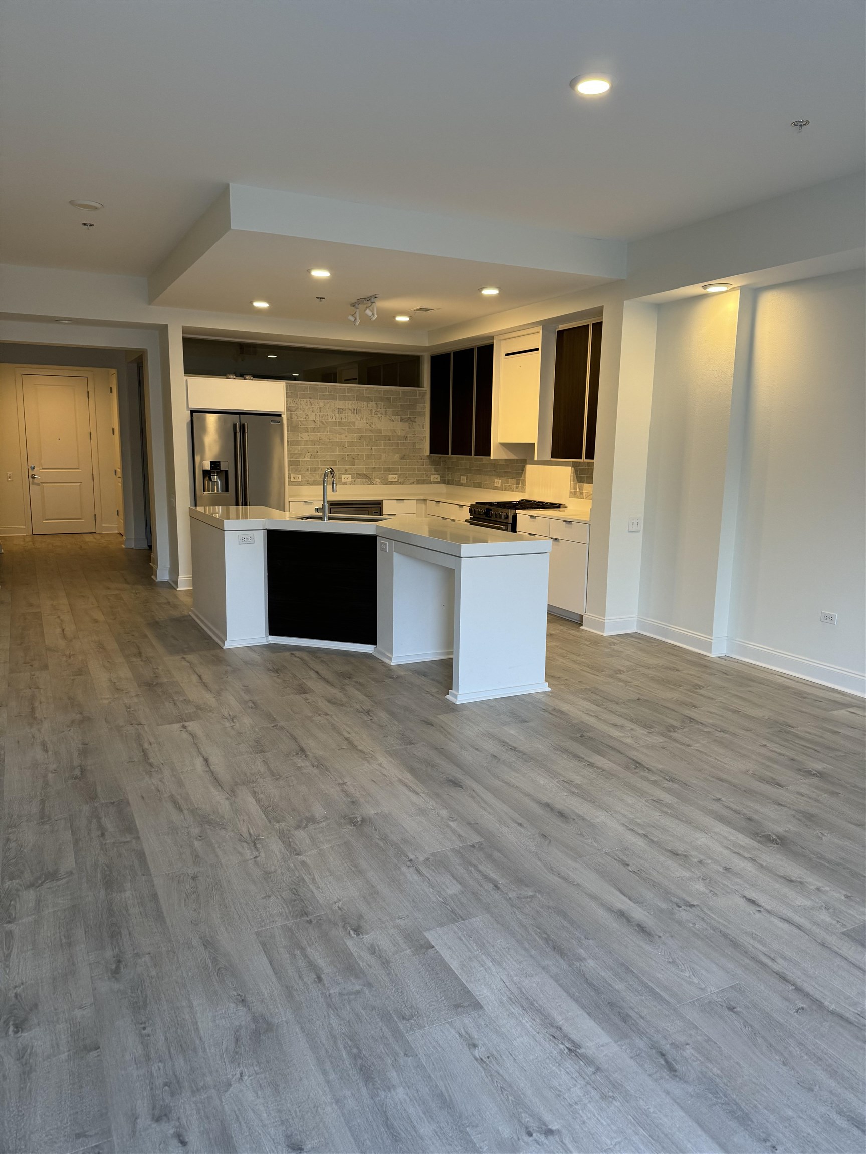 717 S RIVERSIDE DR Unit: 106