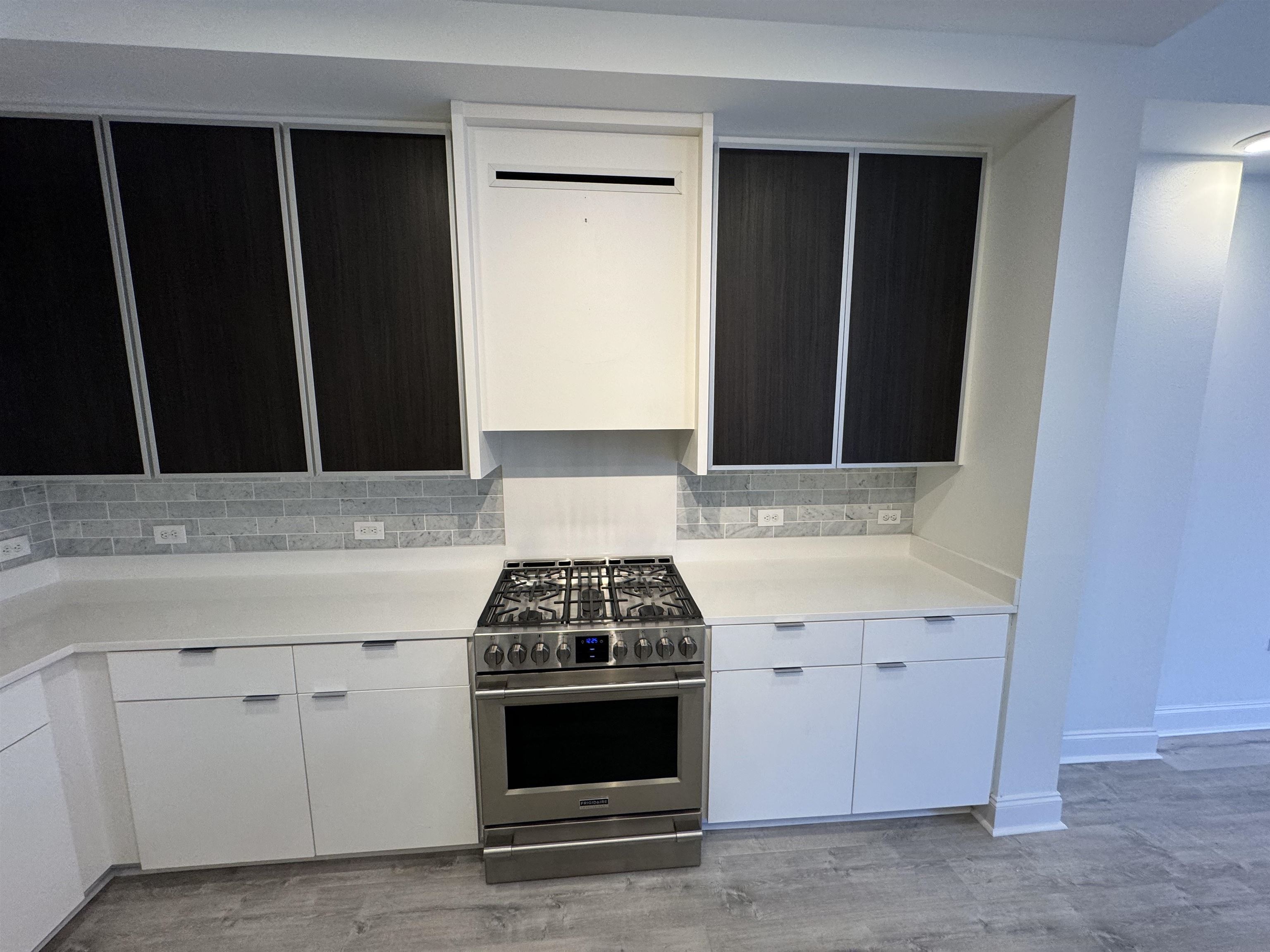 717 S RIVERSIDE DR Unit: 106