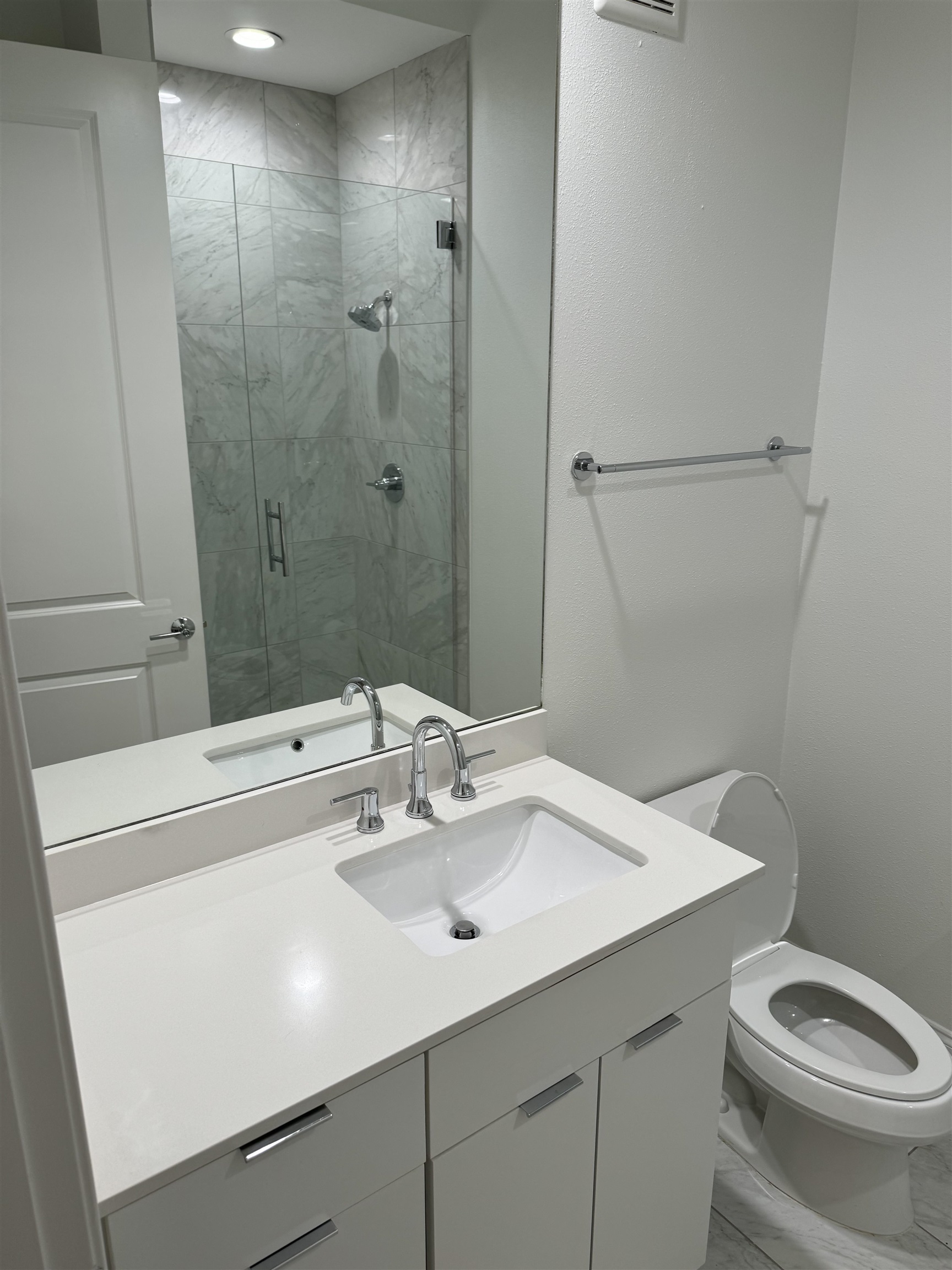 717 S RIVERSIDE DR Unit: 106