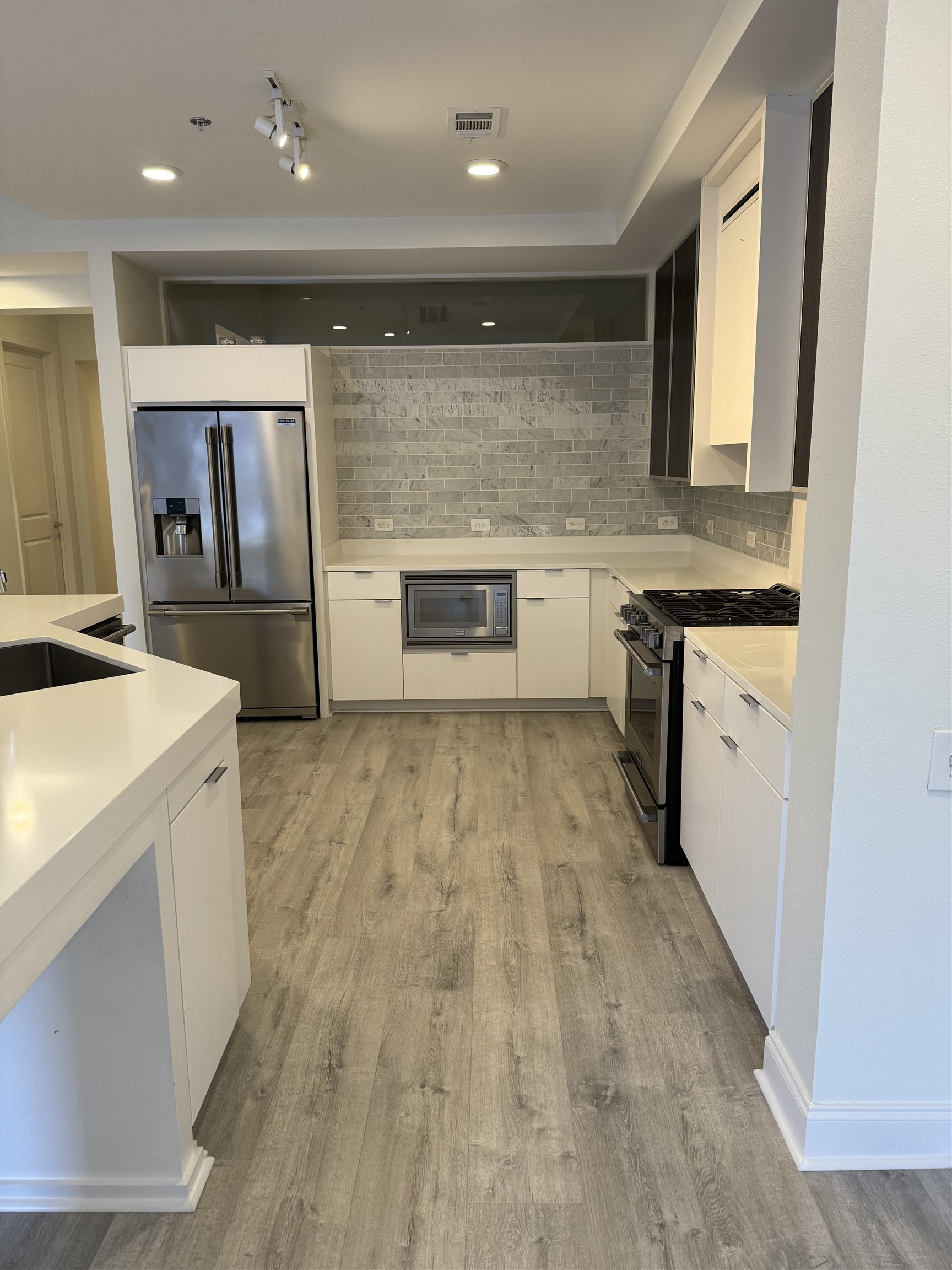 717 S RIVERSIDE DR Unit: 106