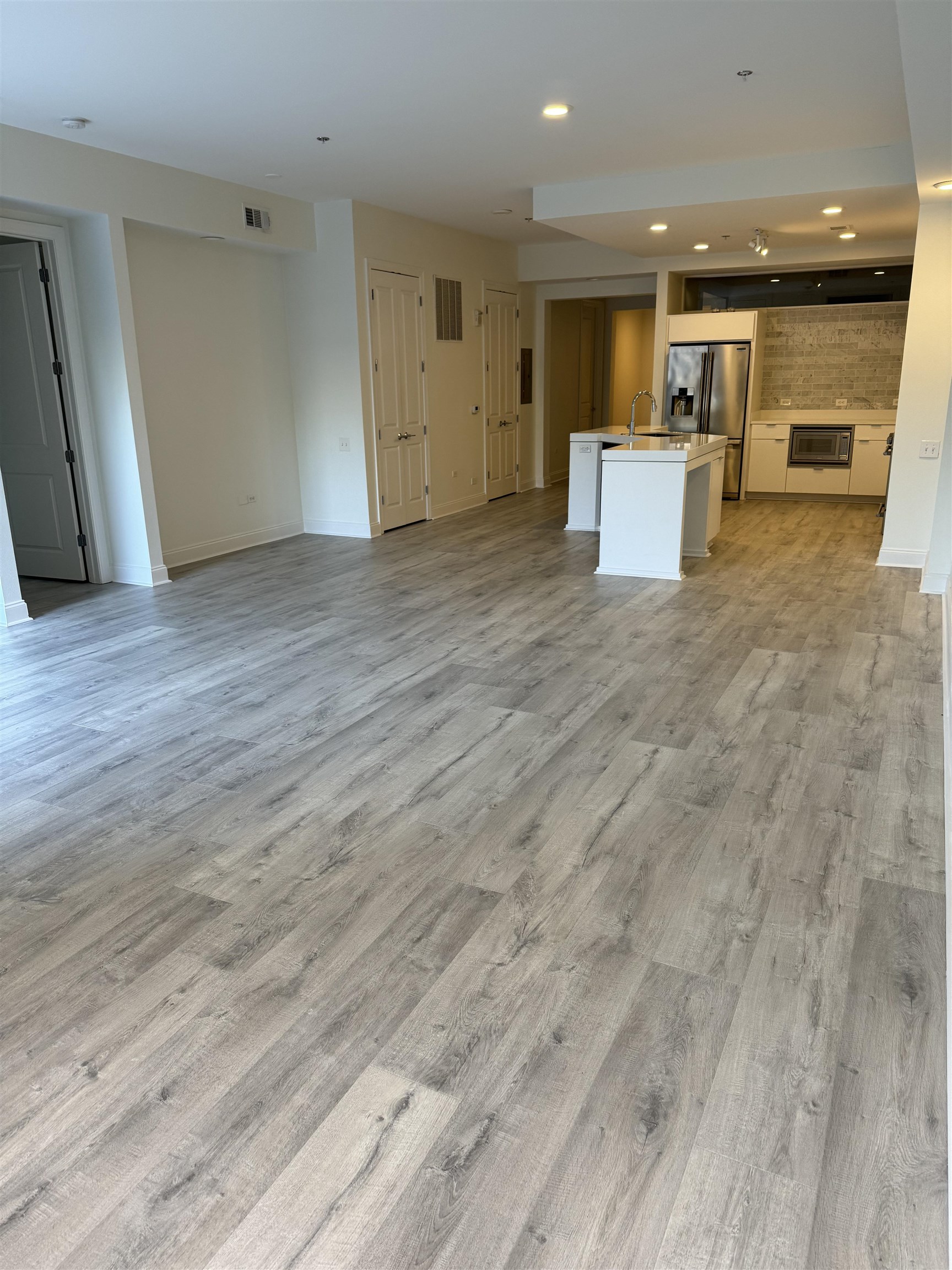 717 S RIVERSIDE DR Unit: 106