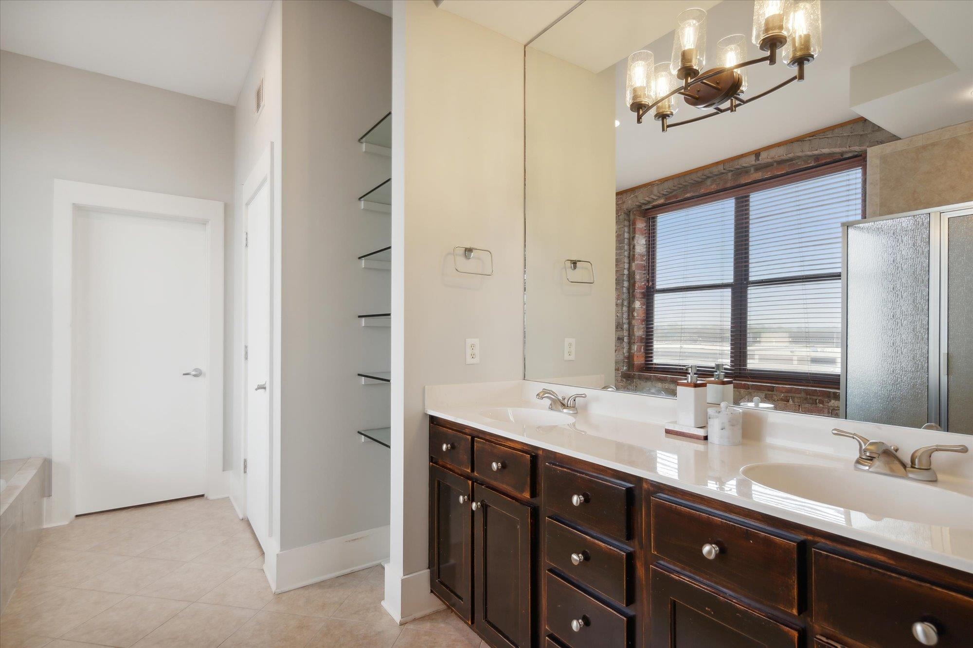 137 E G E PATTERSON AVE Unit: 402