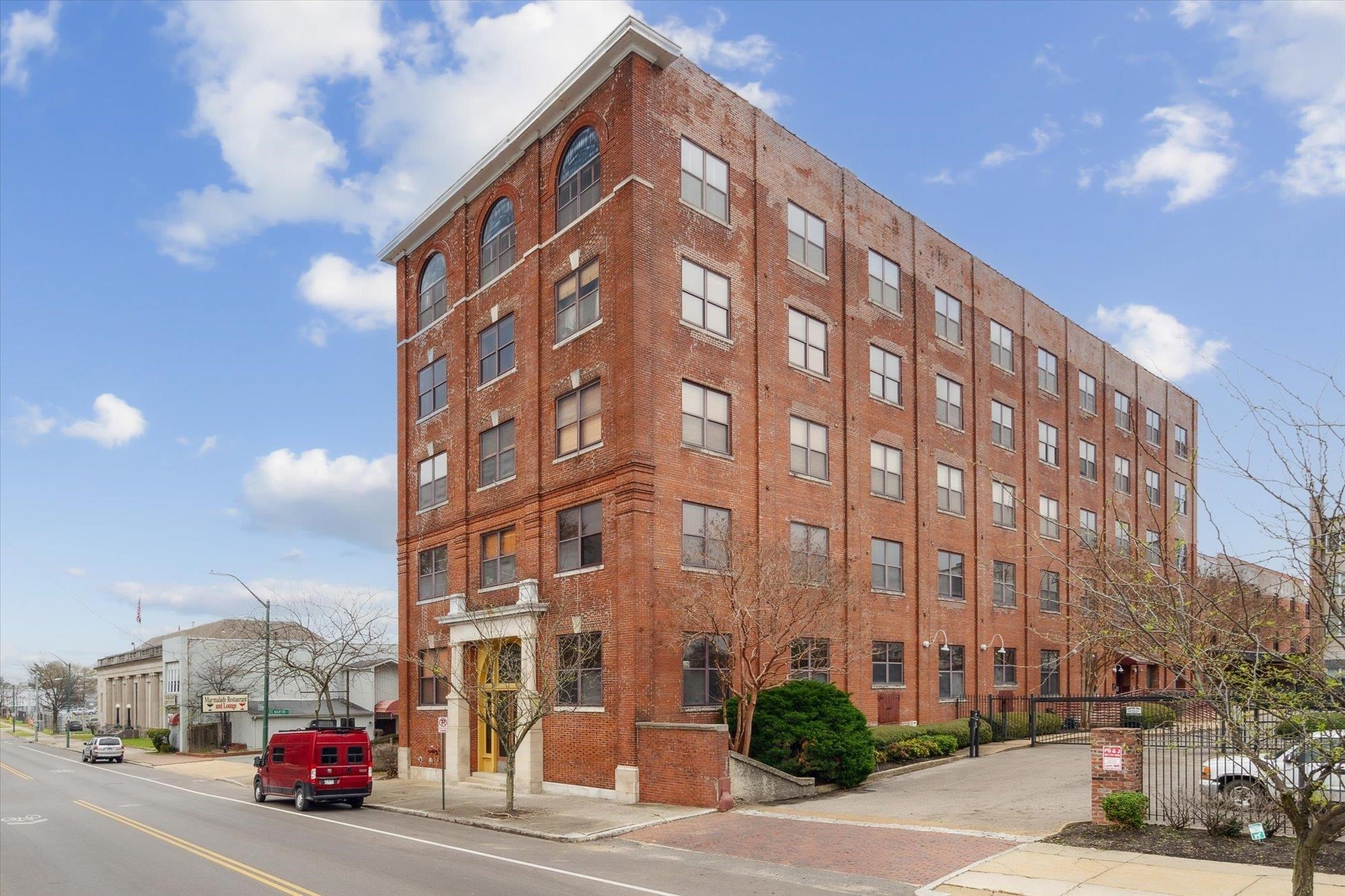 137 E G E PATTERSON AVE Unit: 402