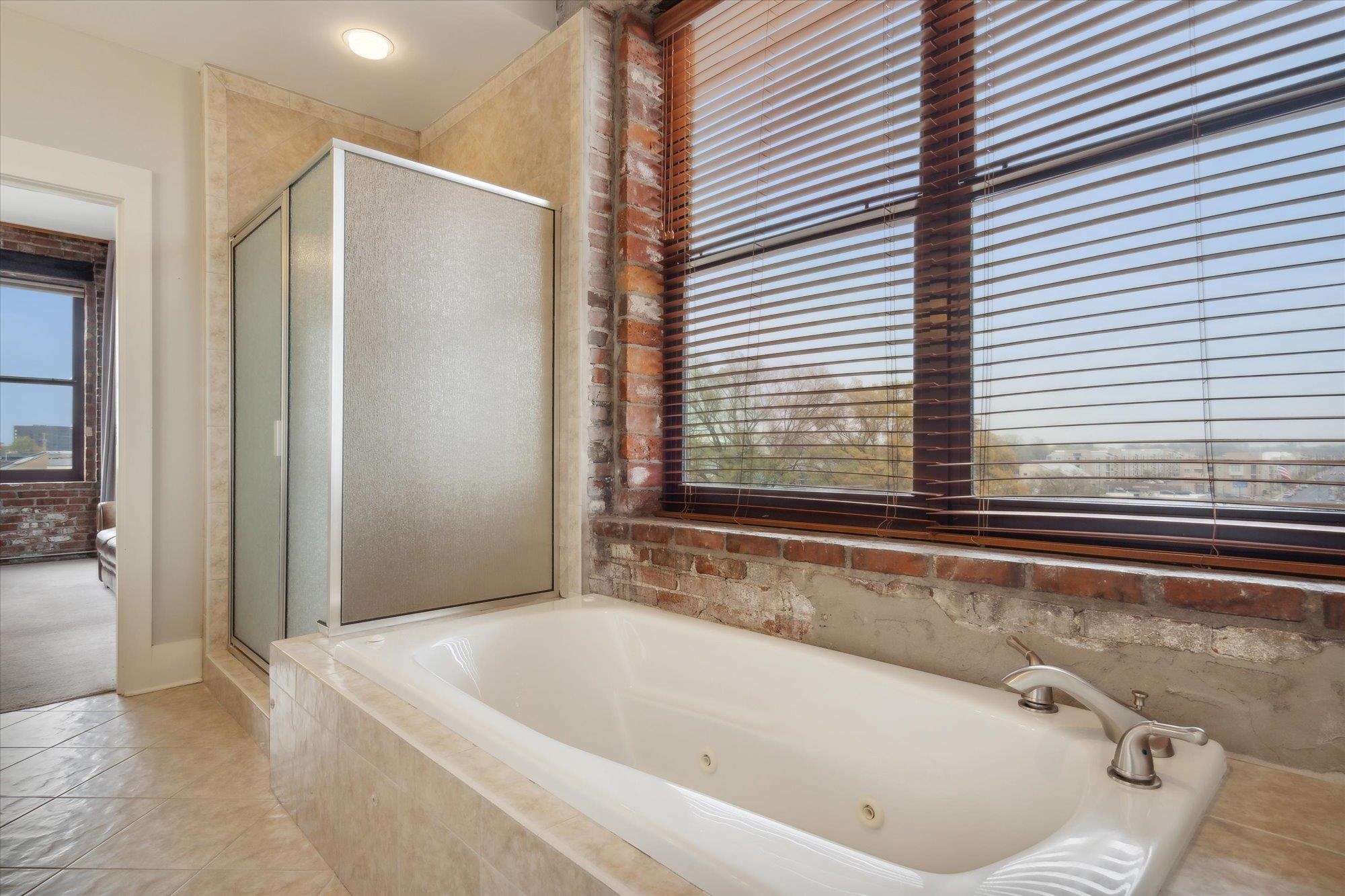 137 E G E PATTERSON AVE Unit: 402