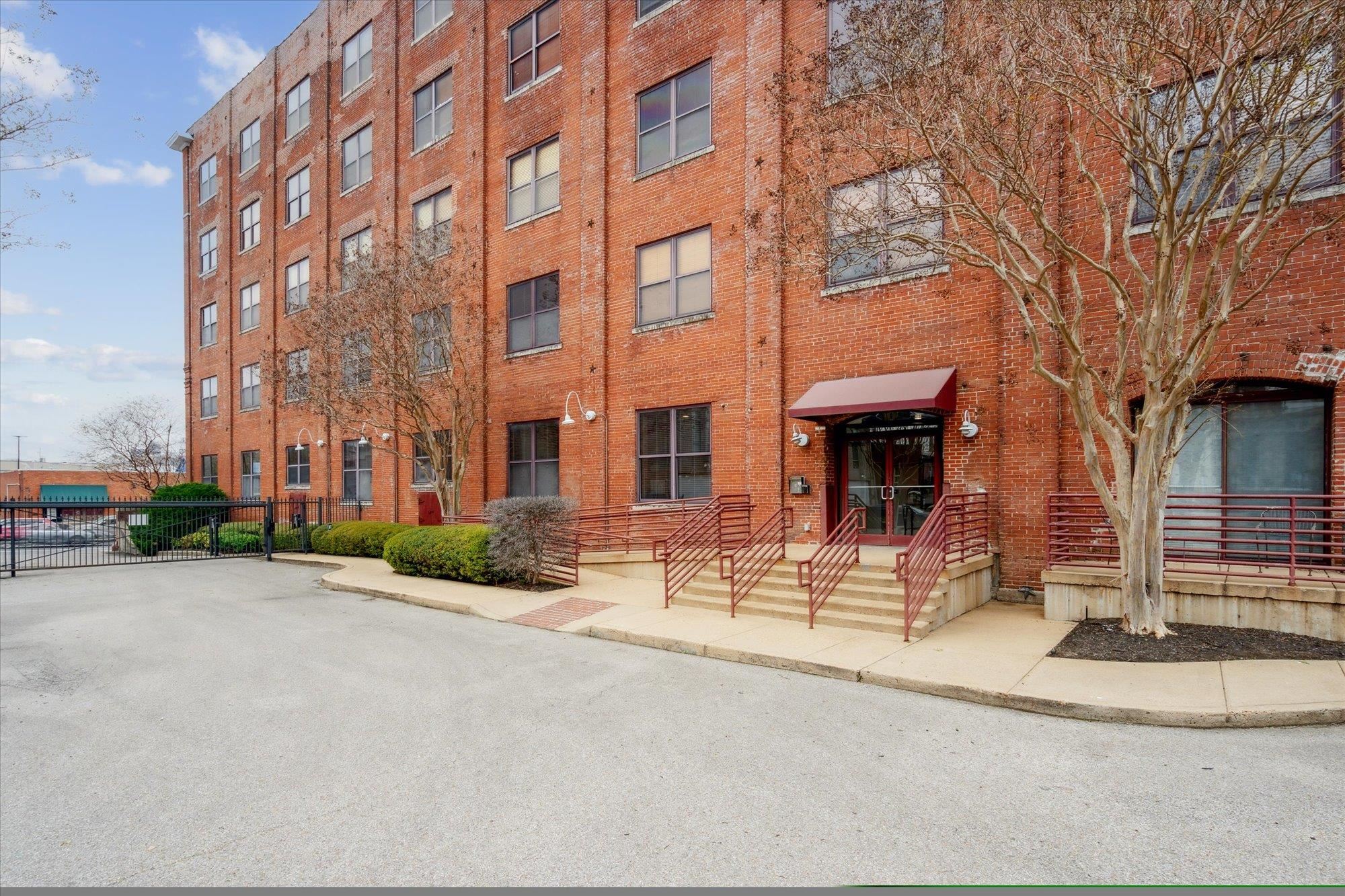 137 E G E PATTERSON AVE Unit: 402