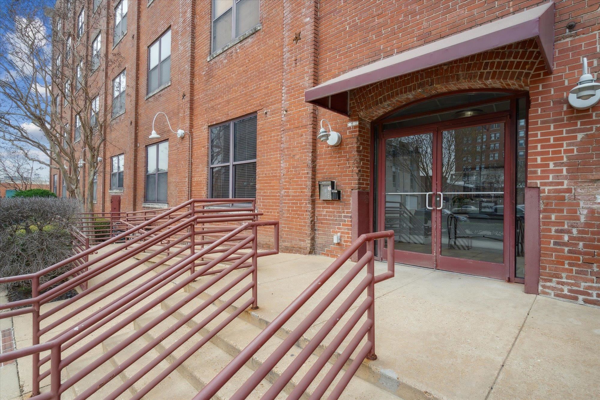 137 E G E PATTERSON AVE Unit: 402