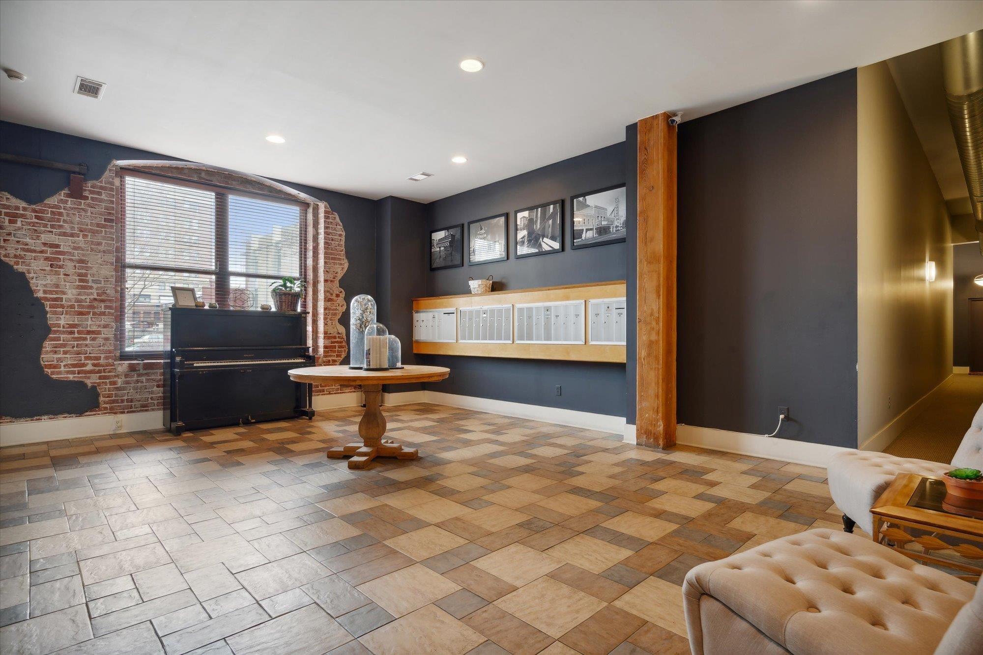 137 E G E PATTERSON AVE Unit: 402